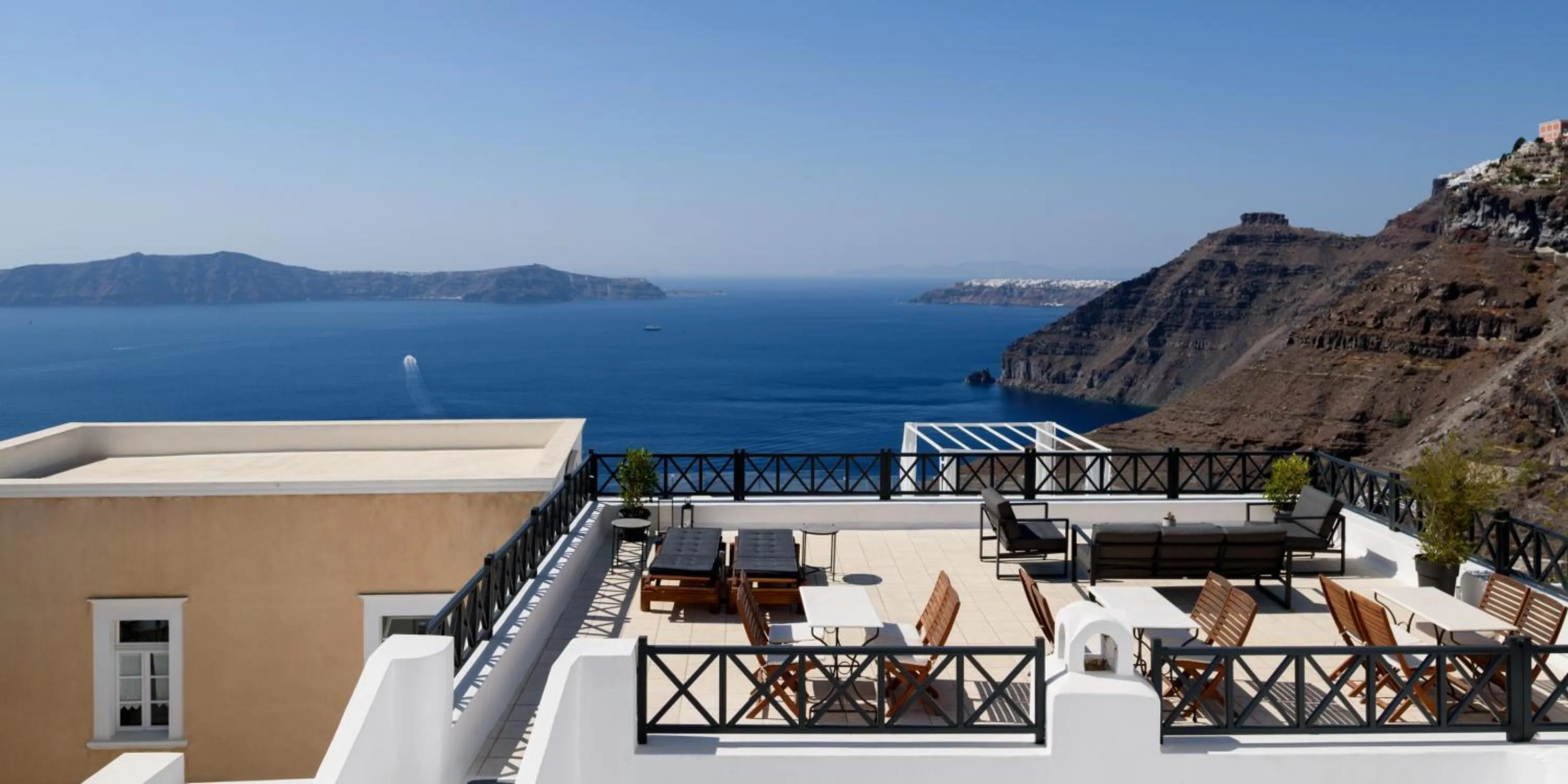 Property building in Firalia, Casa in Rock Suites