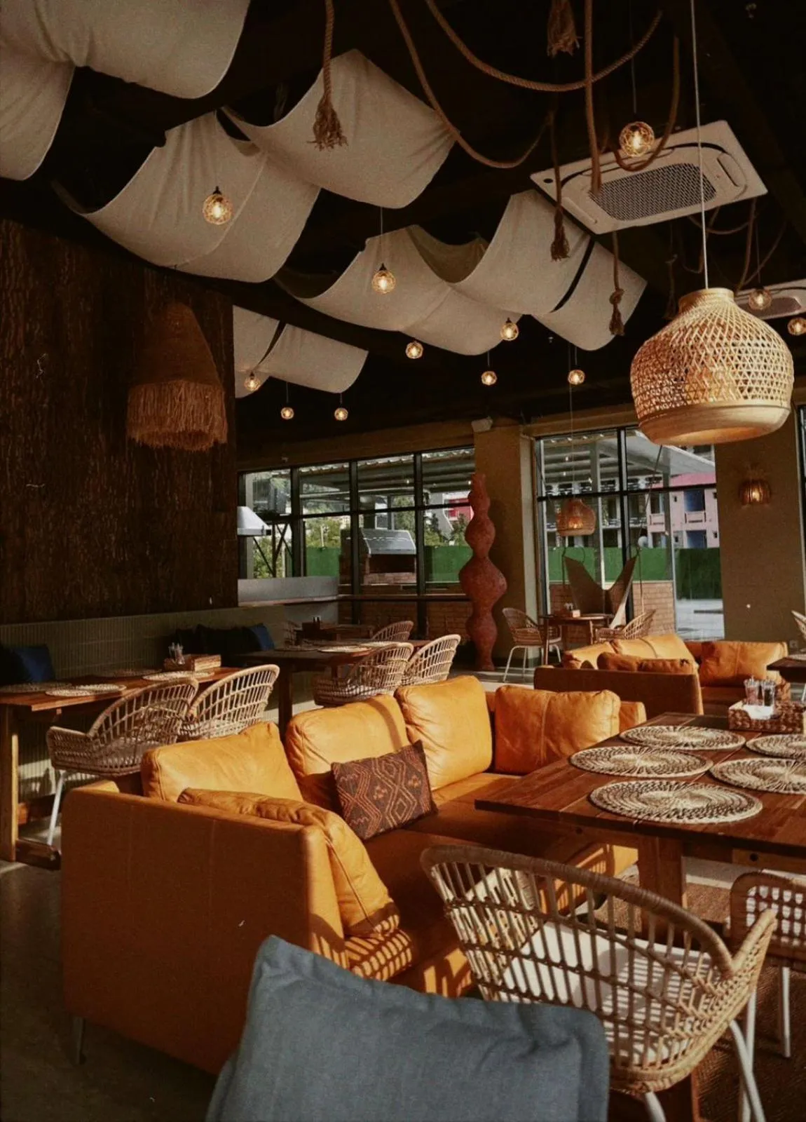 Restaurant/places to eat in Green Side Apart Hotel