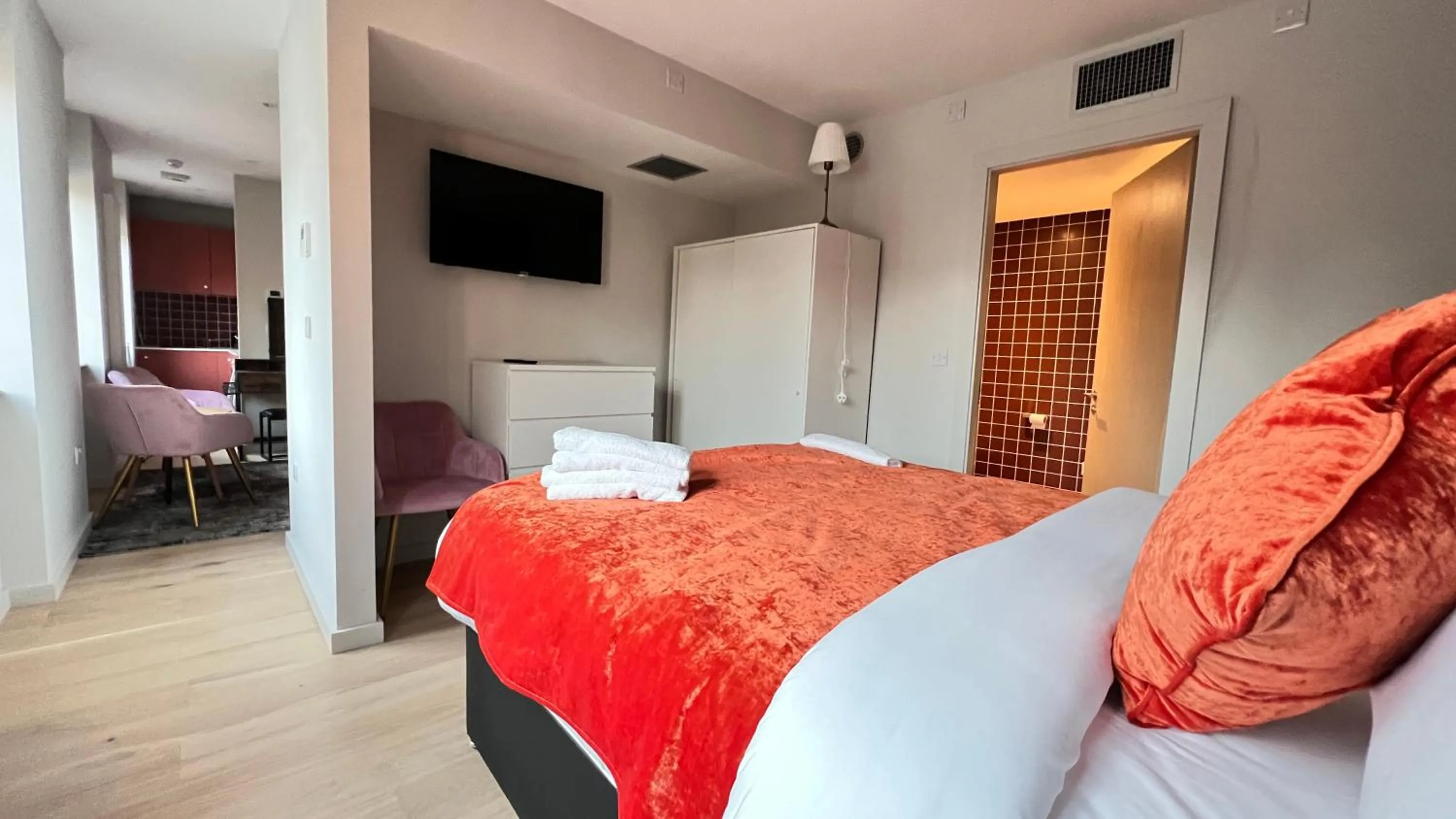 Bedroom, Bed in Merrion Square Studios