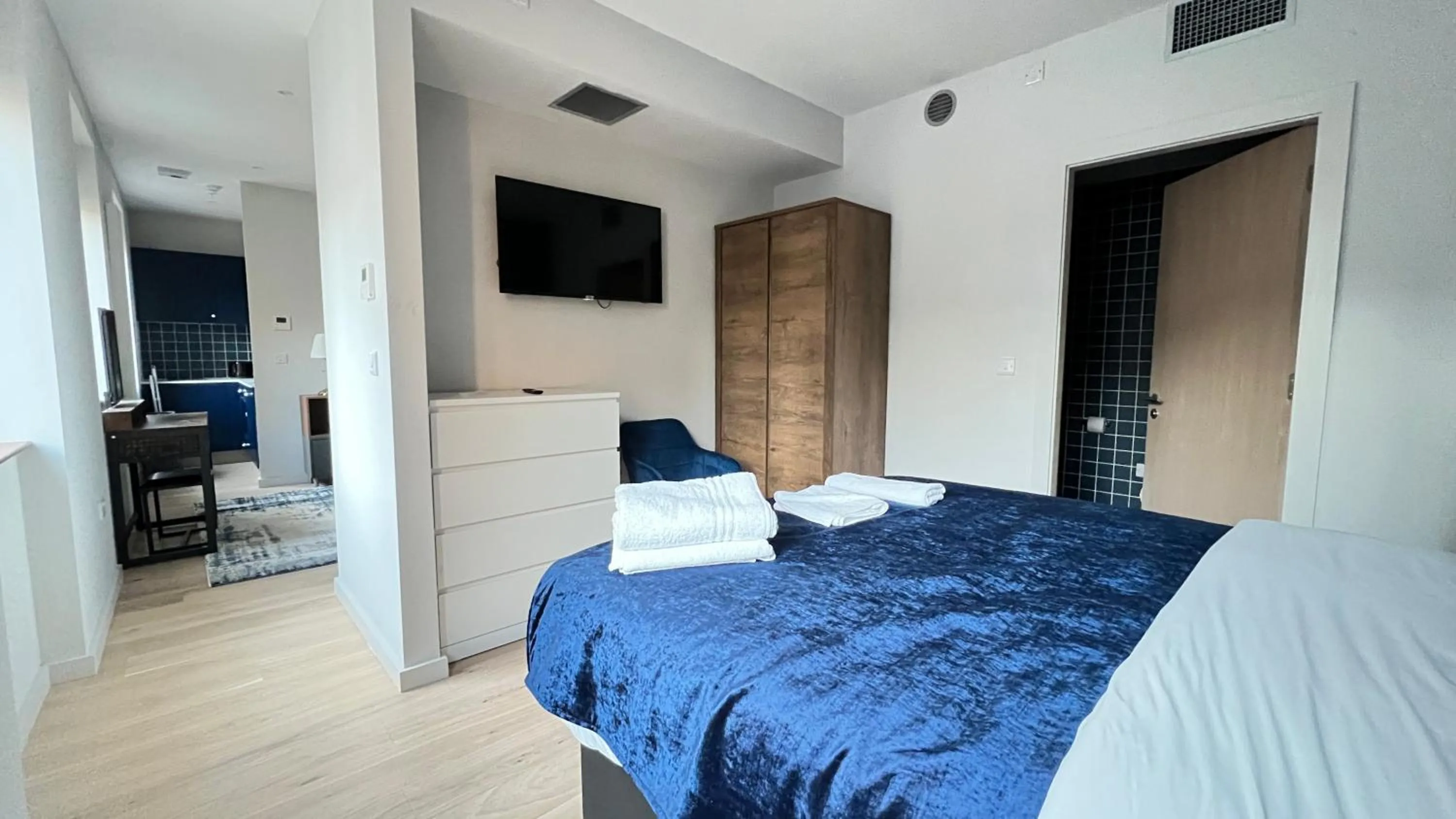 Bedroom, Bed in Merrion Square Studios