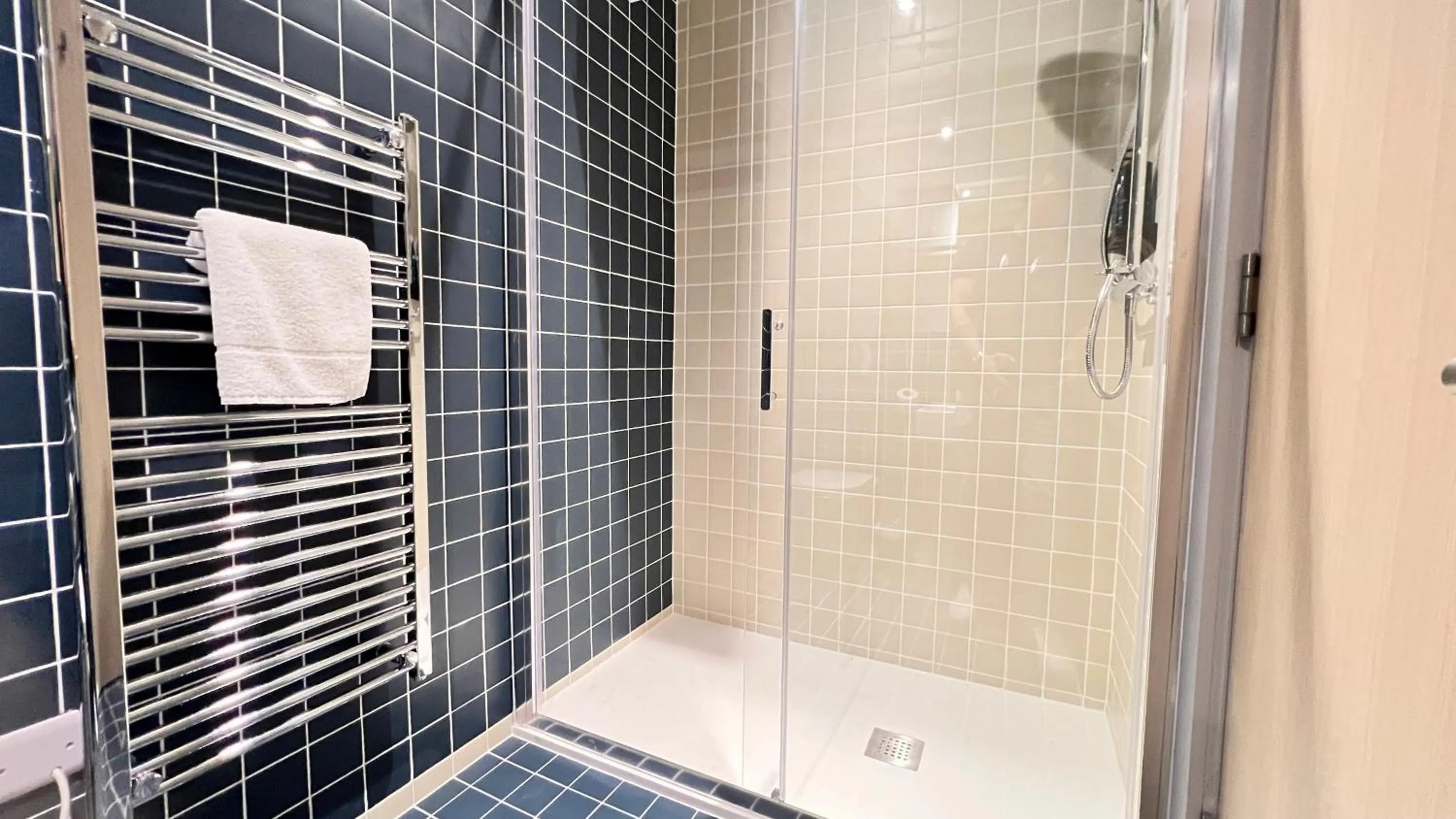 Bathroom in Merrion Square Studios