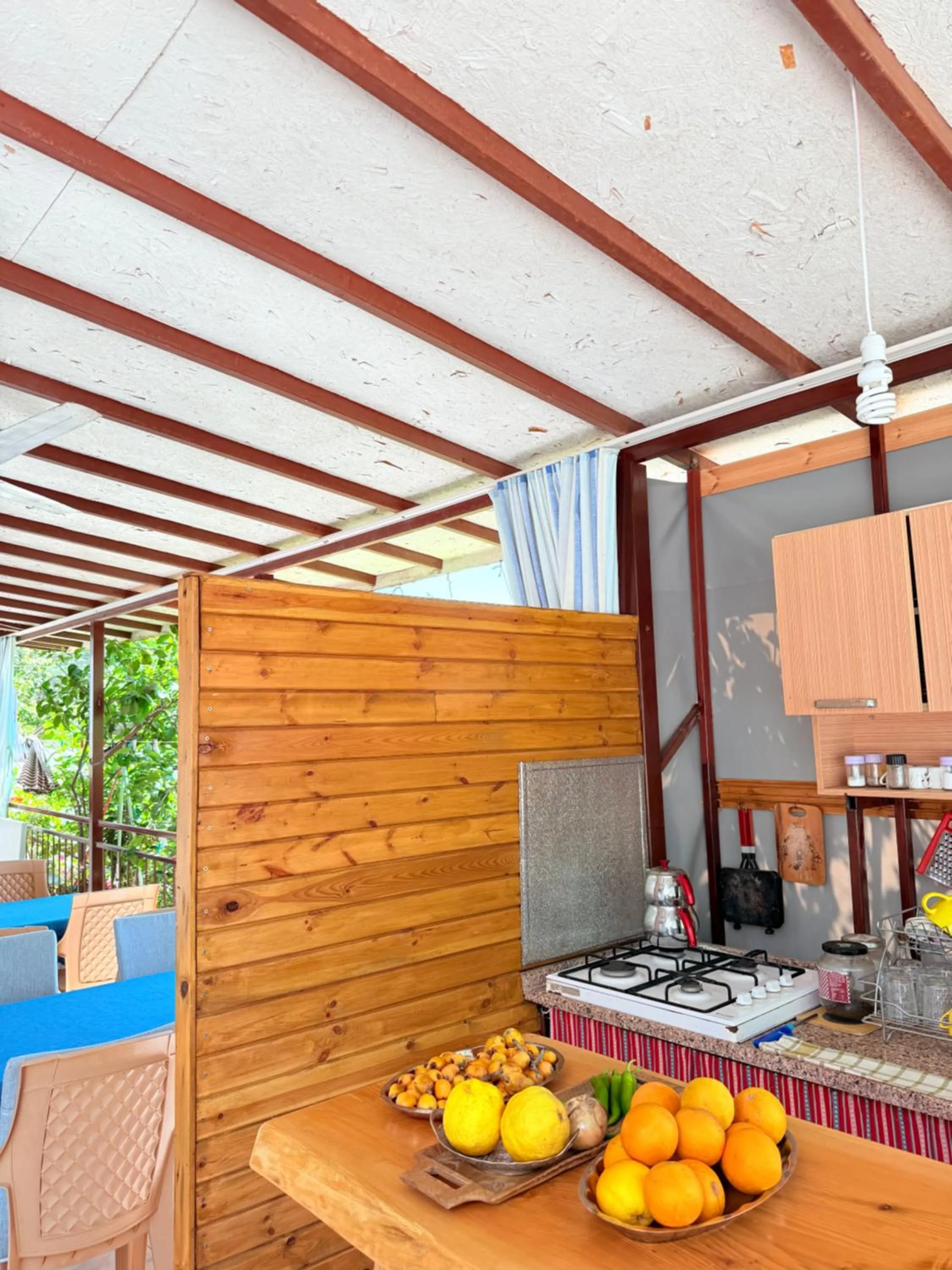 Communal kitchen in Gelidonya Pansiyon