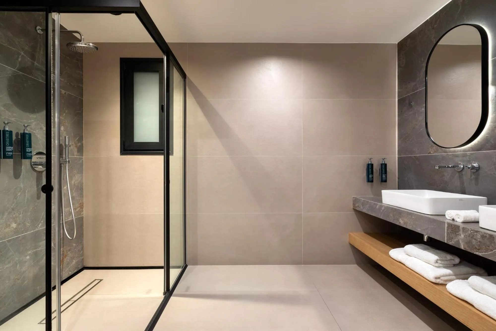 Shower in Hilton Garden Inn Athens Syggrou Avenue