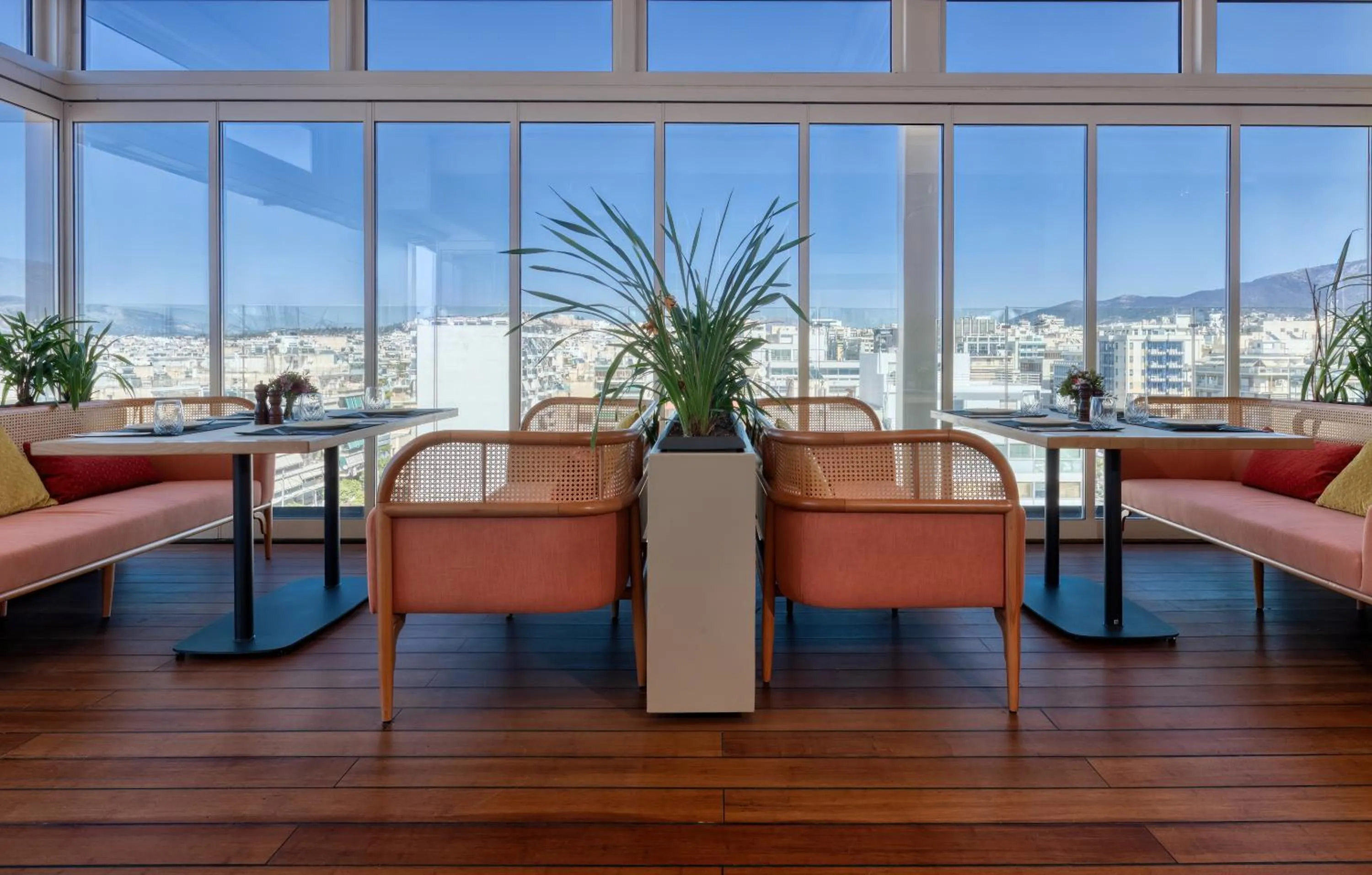 Restaurant/places to eat in Hilton Garden Inn Athens Syggrou Avenue