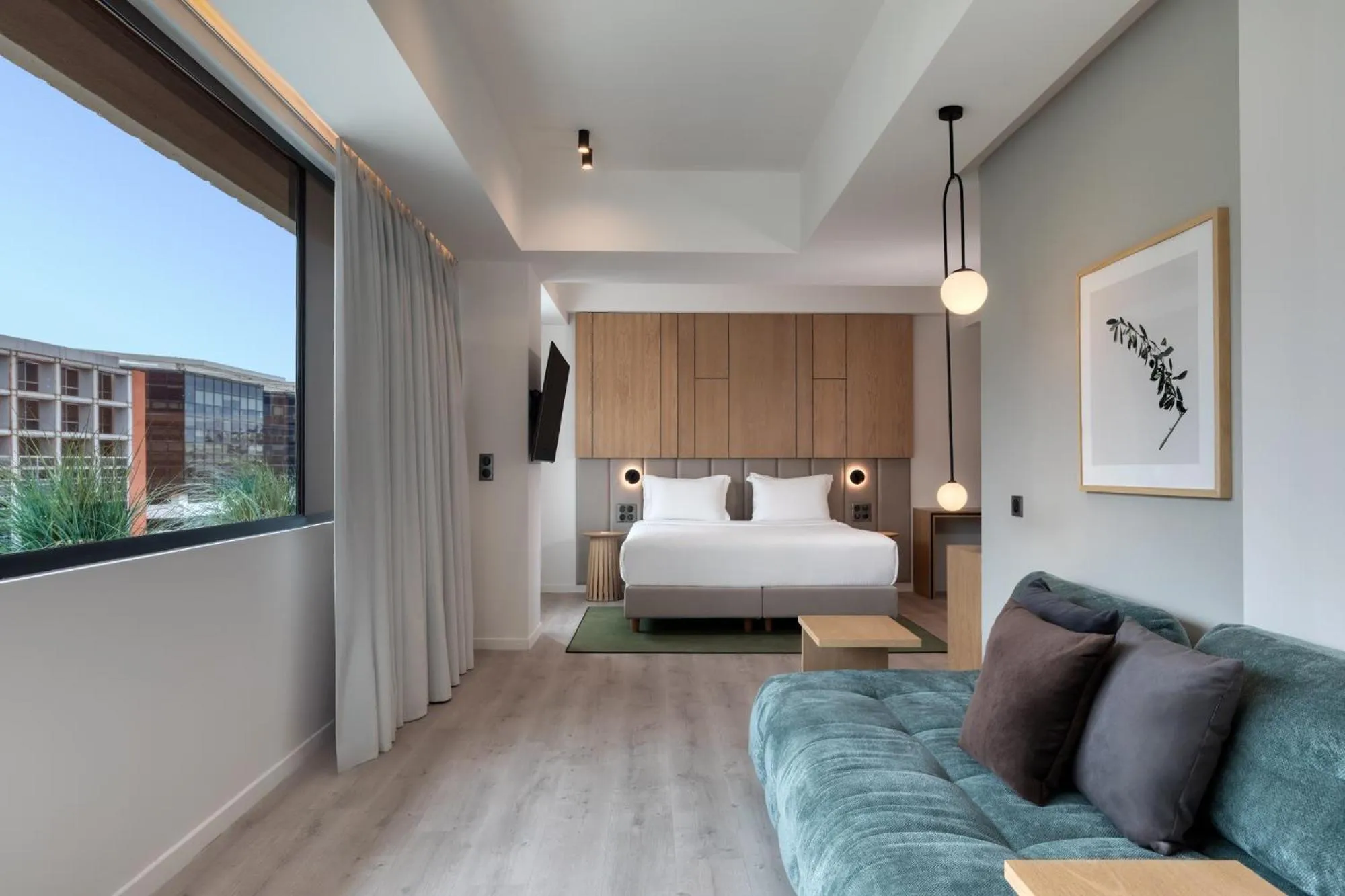 Photo of the whole room, Bed in Hilton Garden Inn Athens Syggrou Avenue