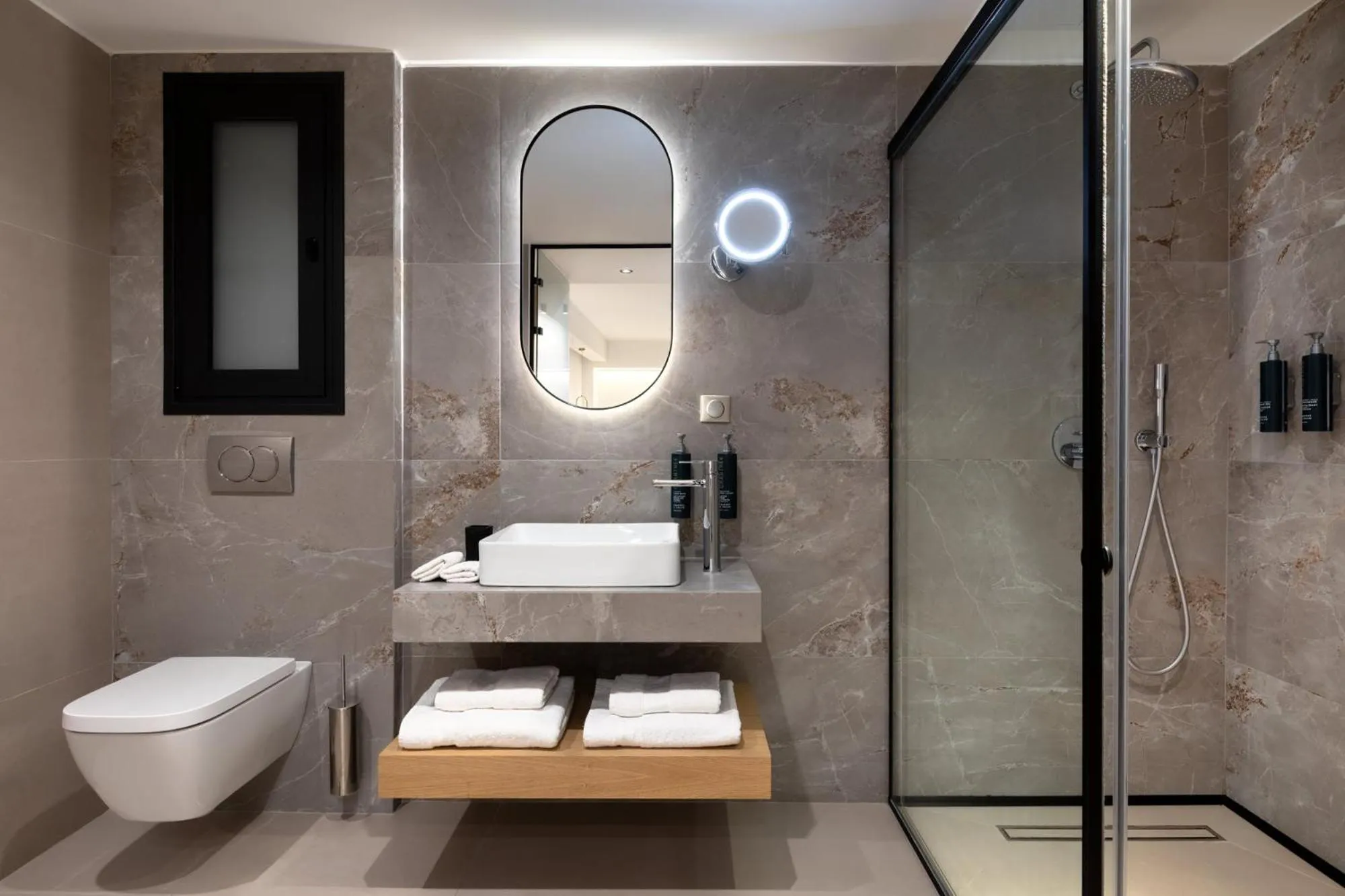 Shower in Hilton Garden Inn Athens Syggrou Avenue