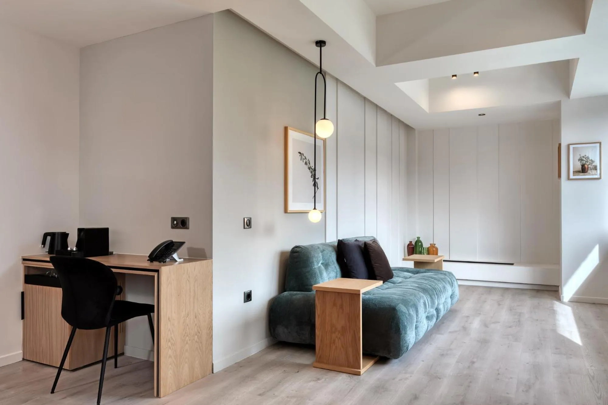 Seating area in Hilton Garden Inn Athens Syggrou Avenue