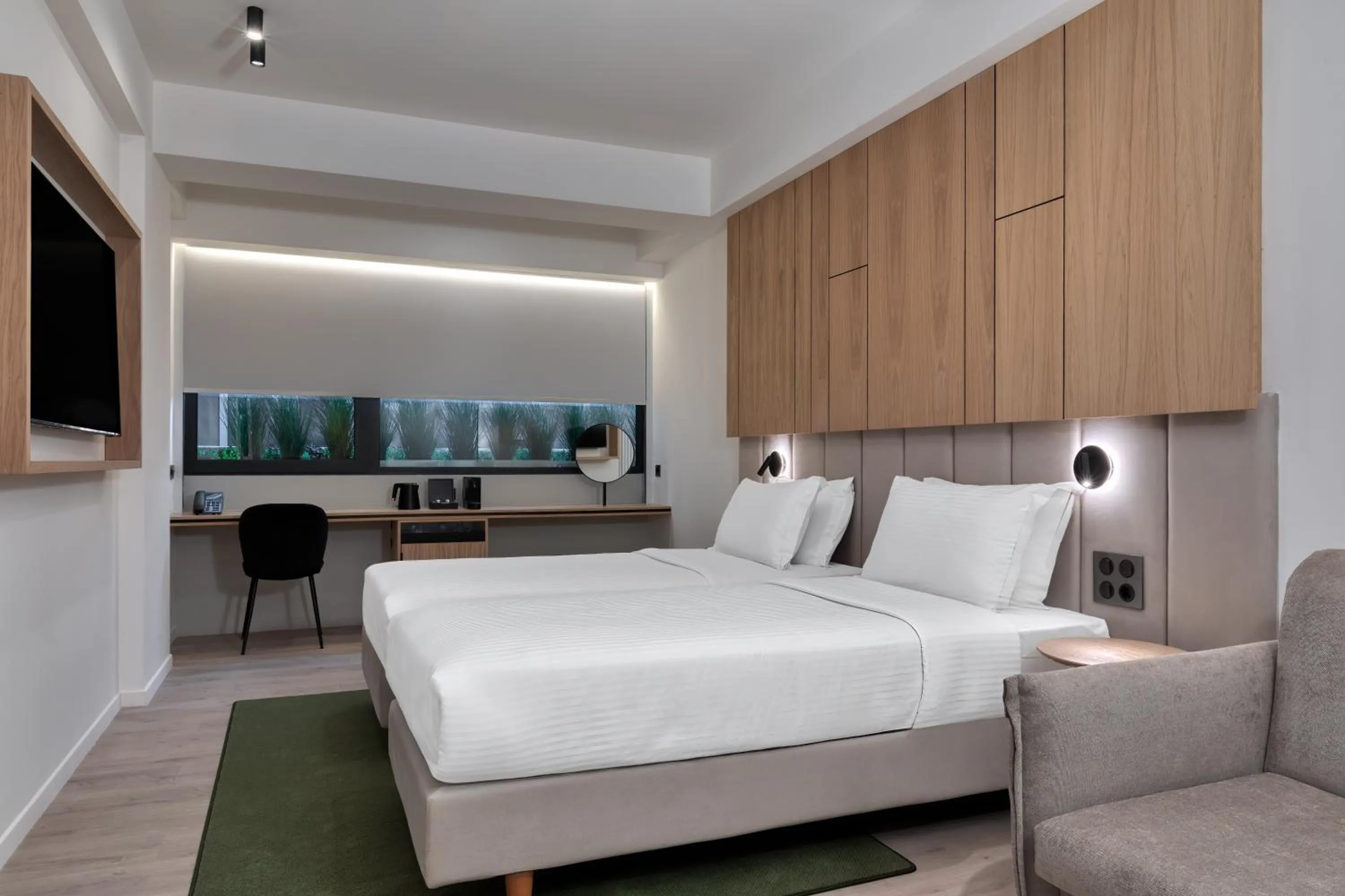 Photo of the whole room, Bed in Hilton Garden Inn Athens Syggrou Avenue