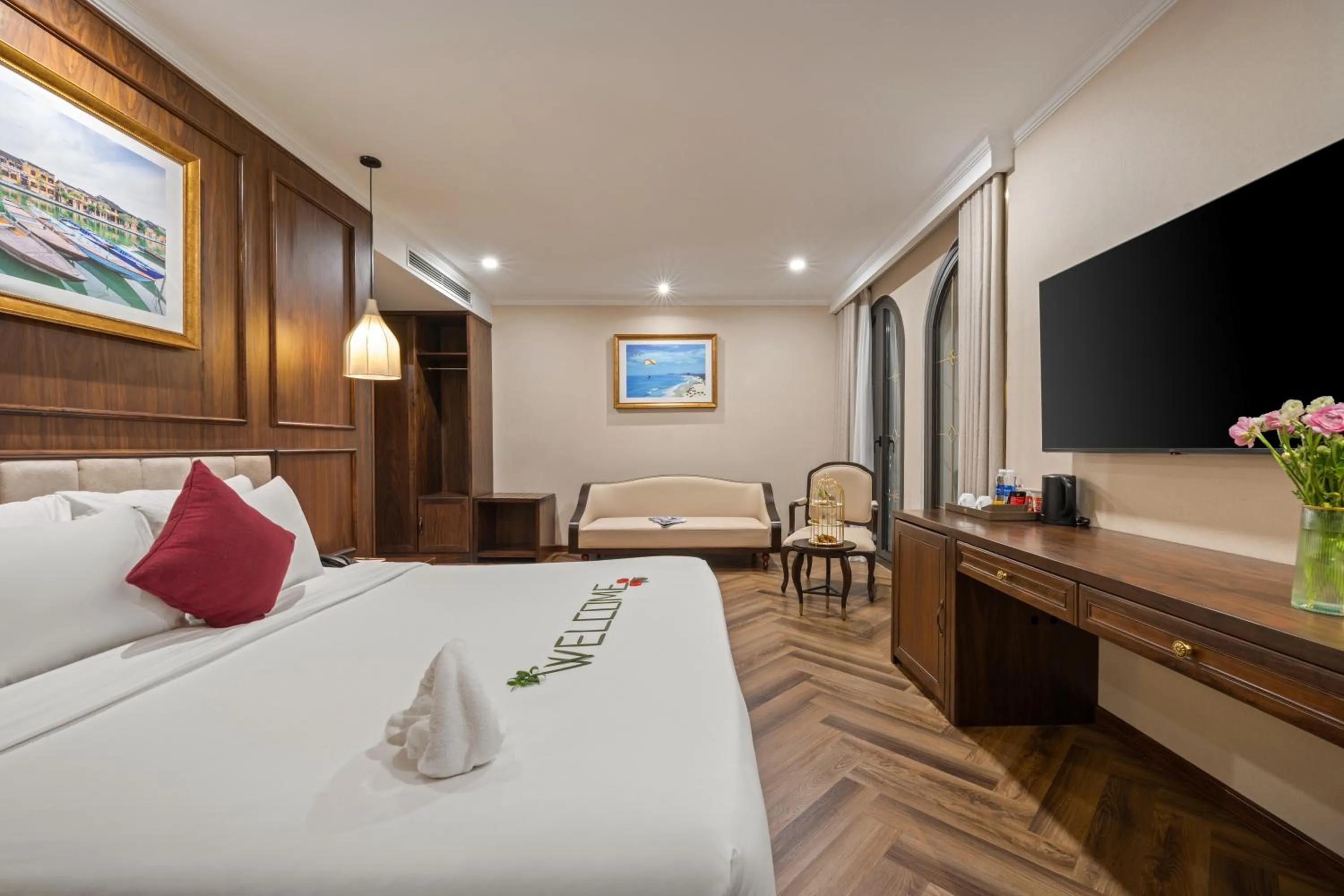 Bedroom, Bed in Golden Lotus Luxury Hotel Danang - Complimentary Daily Afternoon Tea