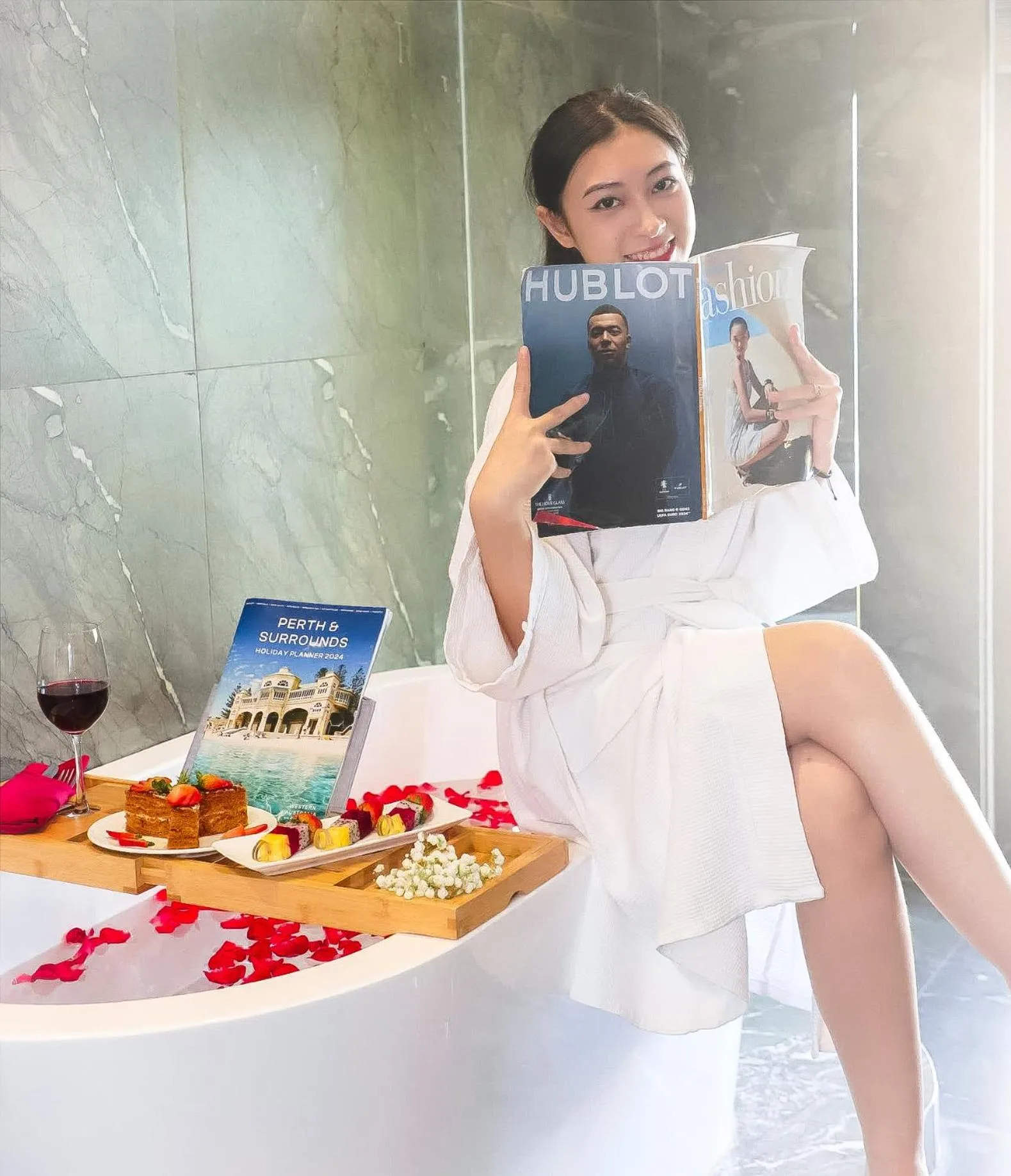 Bath in Golden Lotus Luxury Hotel Danang - Complimentary Daily Afternoon Tea