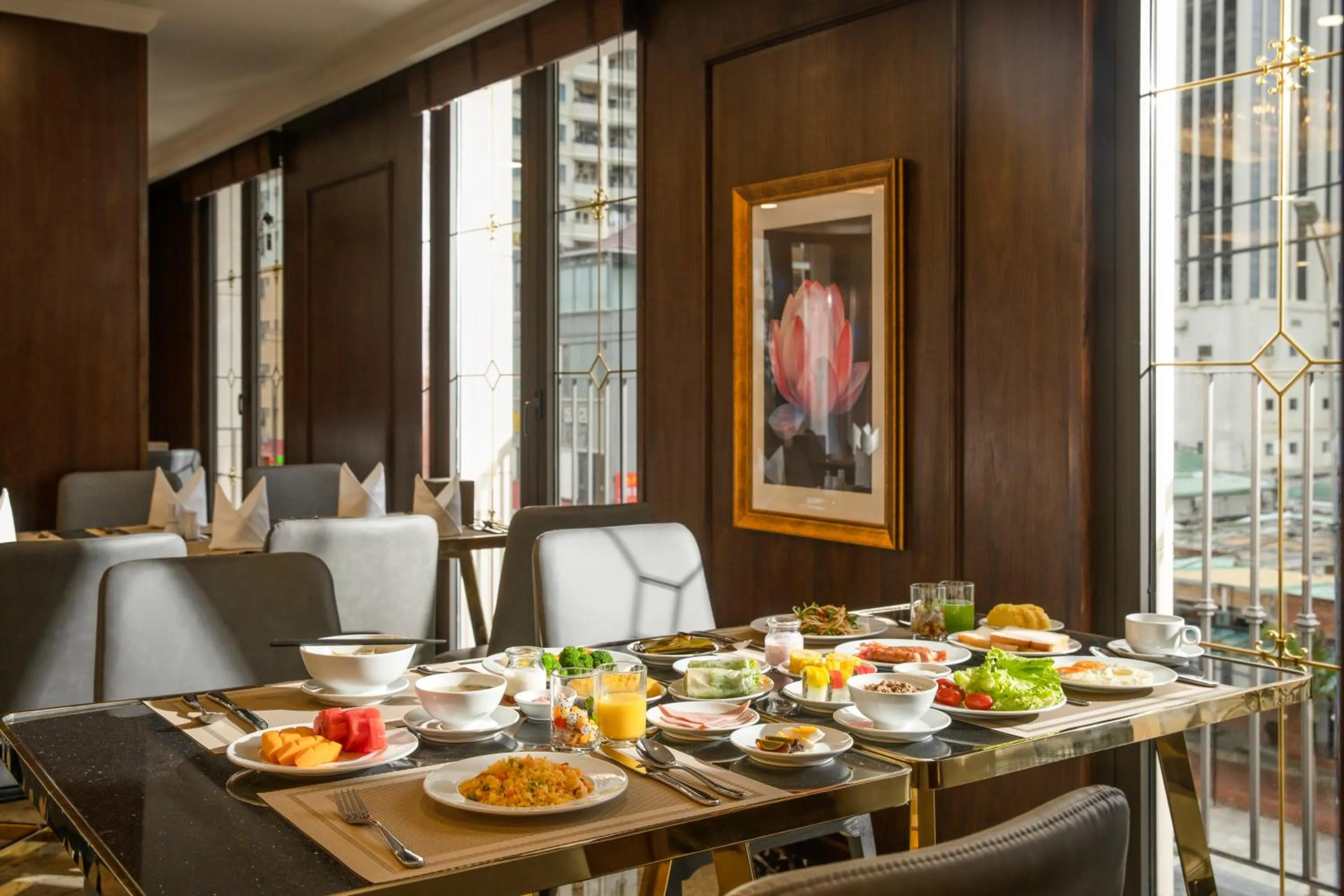 Restaurant/places to eat in Golden Lotus Luxury Hotel Danang - Complimentary Daily Afternoon Tea