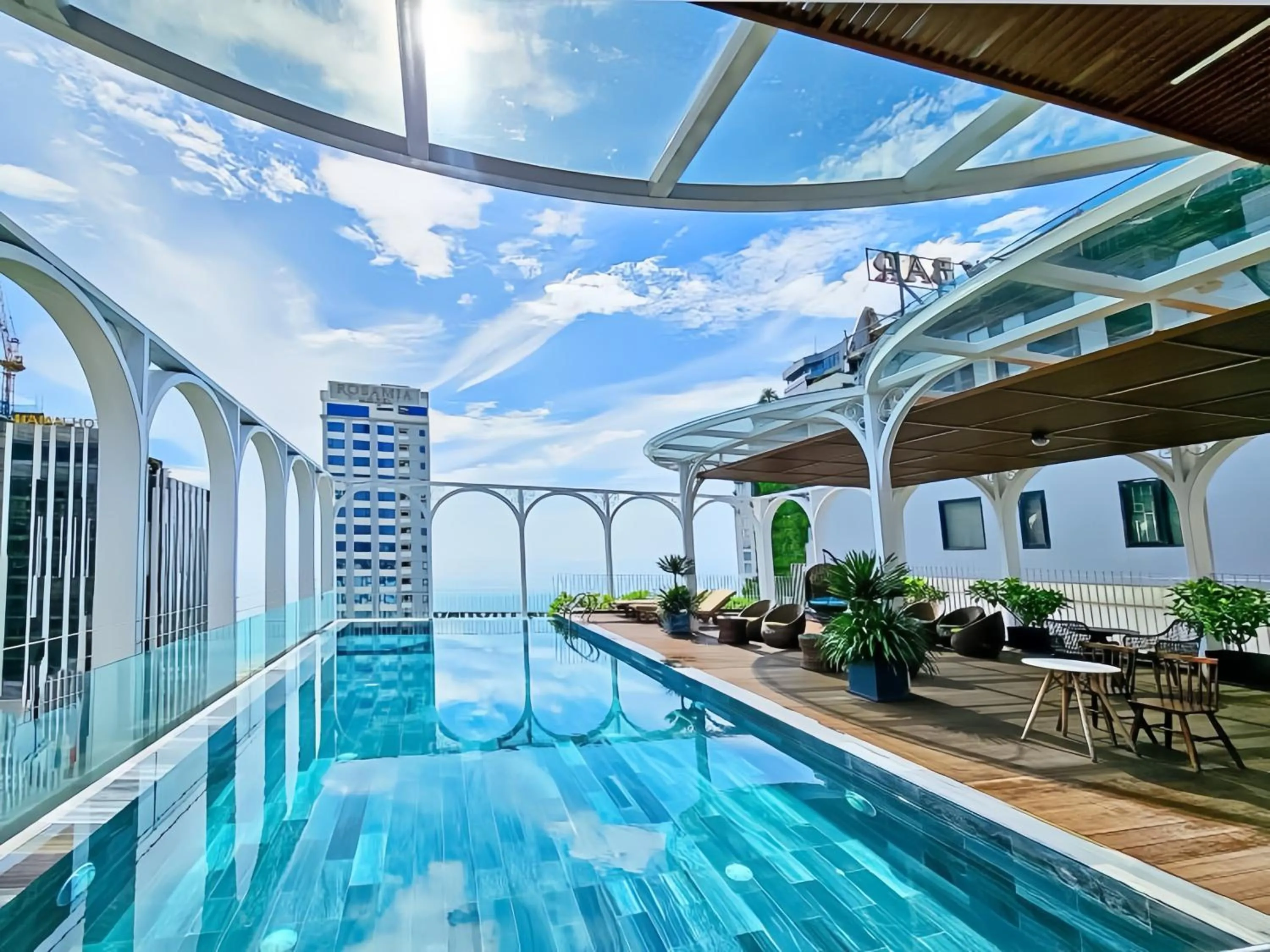 Swimming pool in Golden Lotus Luxury Hotel Danang - Complimentary Daily Afternoon Tea