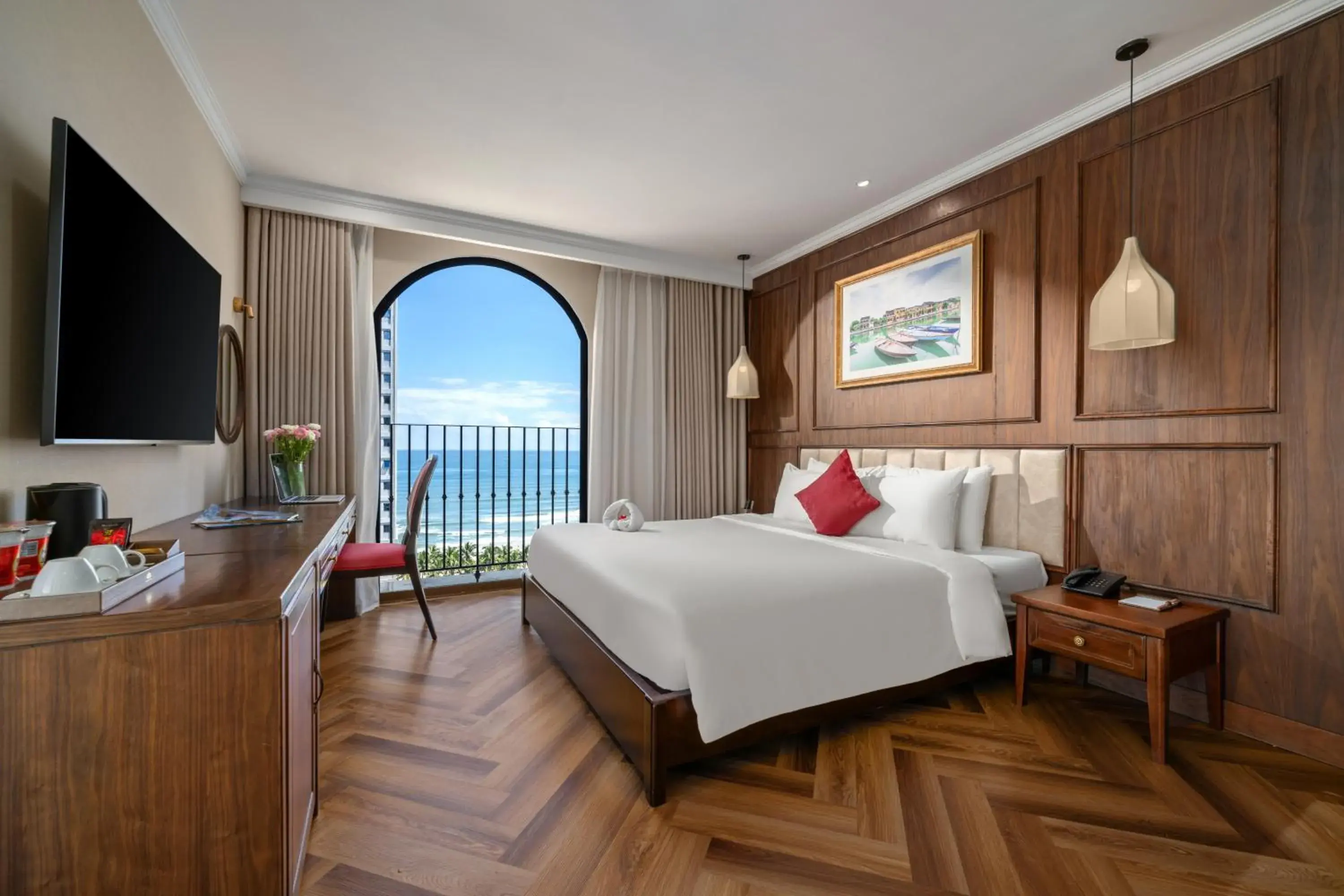 Luxury Suite Bathtub with Balcony and Sea View (Afternoon Tea Included) in Golden Lotus Luxury Hotel Danang - Complimentary Daily Afternoon Tea Luxury Suite Bathtub with Balcony and Sea View (Afternoon Tea Included) in Golden Lotus Luxury Hotel Danang - Complimentary Daily Afternoon Tea