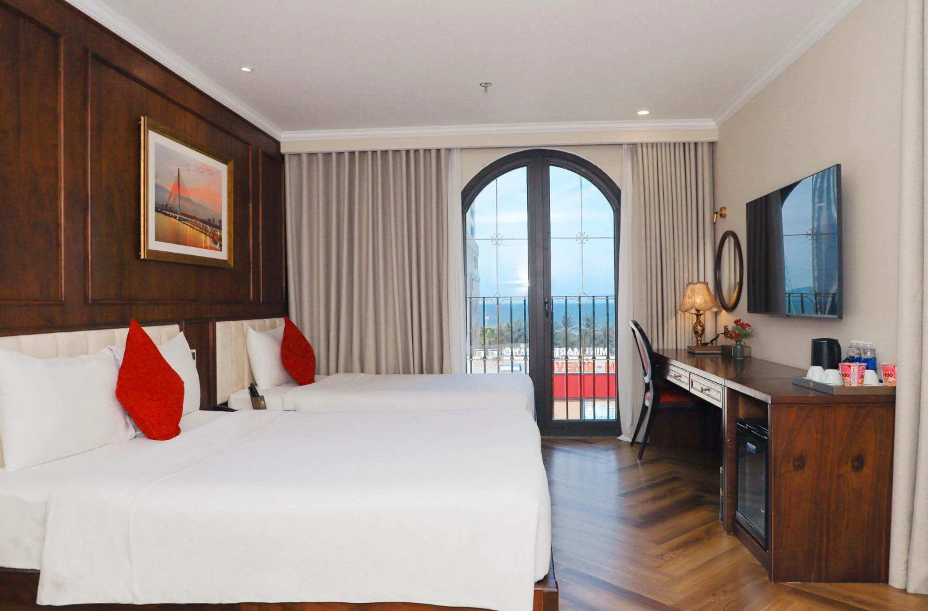 Bedroom, Bed in Golden Lotus Luxury Hotel Danang - Complimentary Daily Afternoon Tea