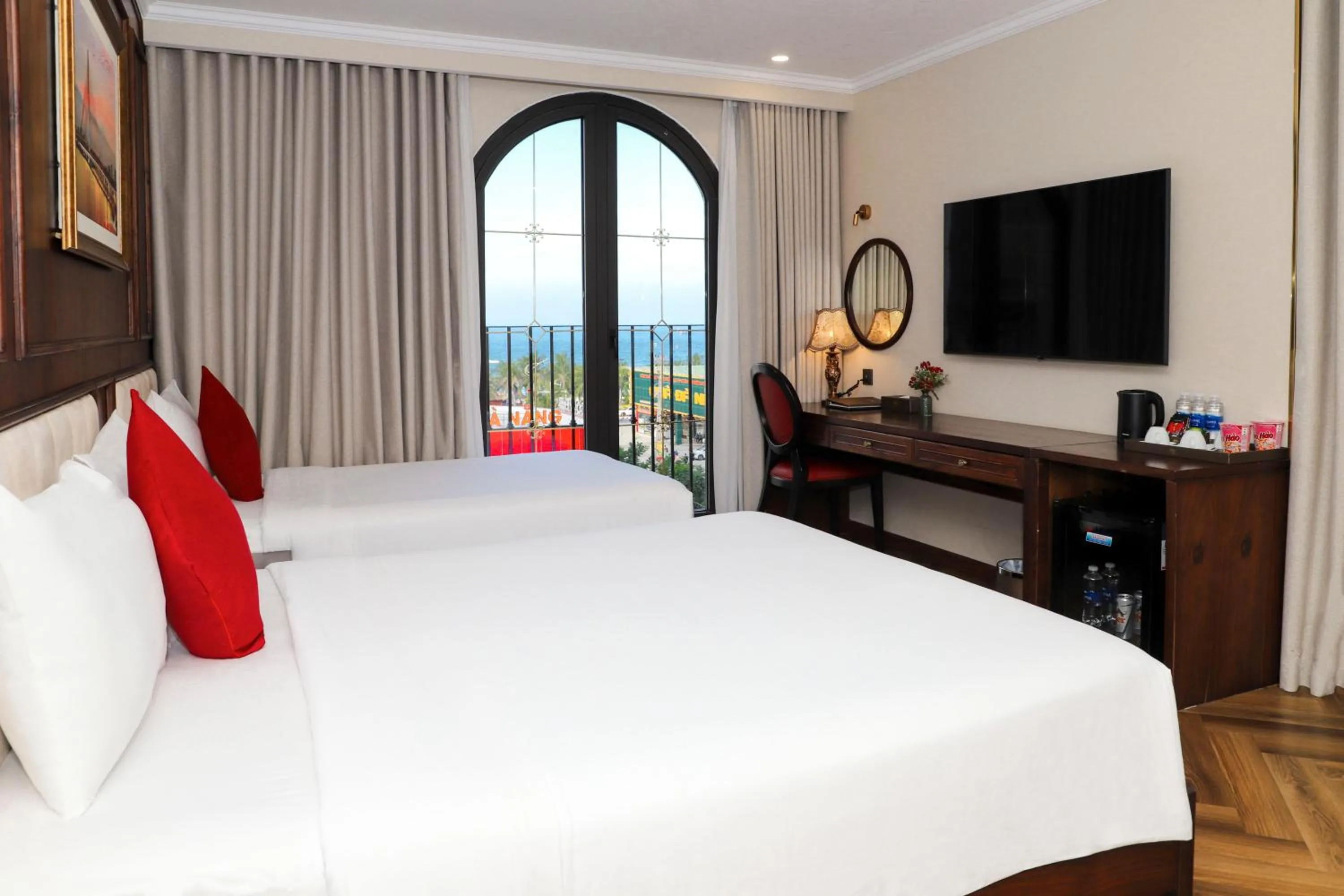 Bedroom, Bed in Golden Lotus Luxury Hotel Danang - Complimentary Daily Afternoon Tea