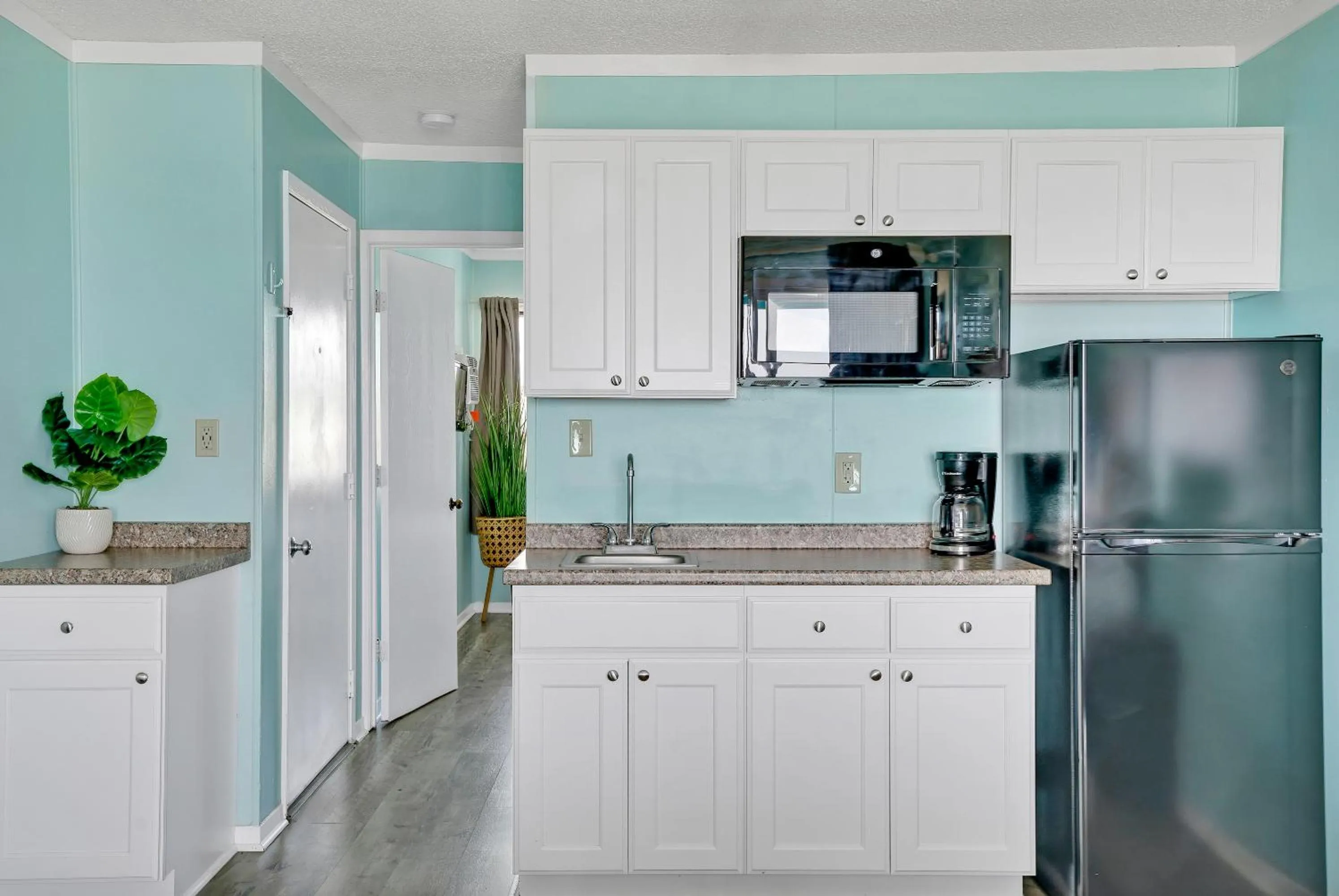 Kitchen or kitchenette in Admiral's Quarters
