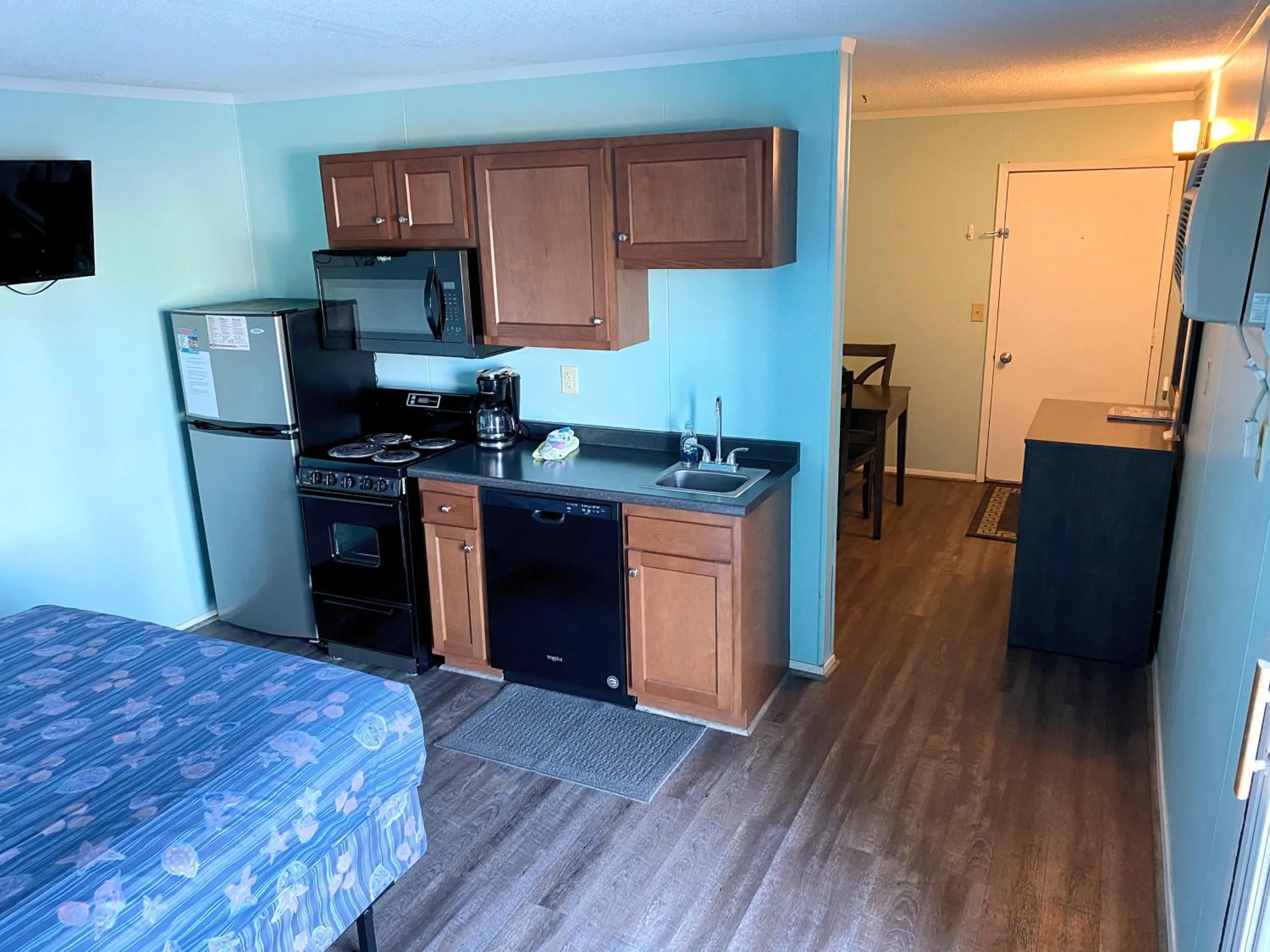 Kitchen or kitchenette in Admiral's Quarters