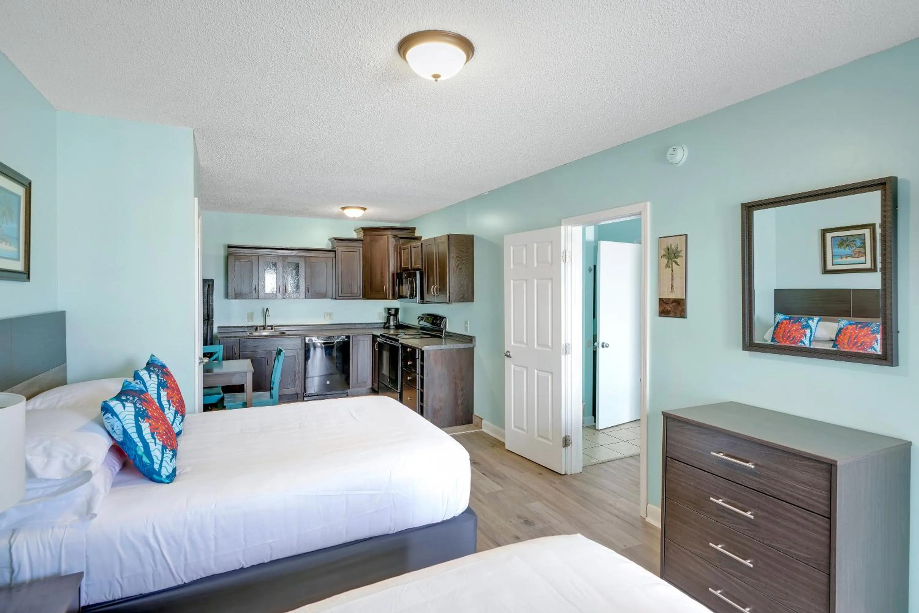 Kitchen or kitchenette, Bed in Admiral's Quarters