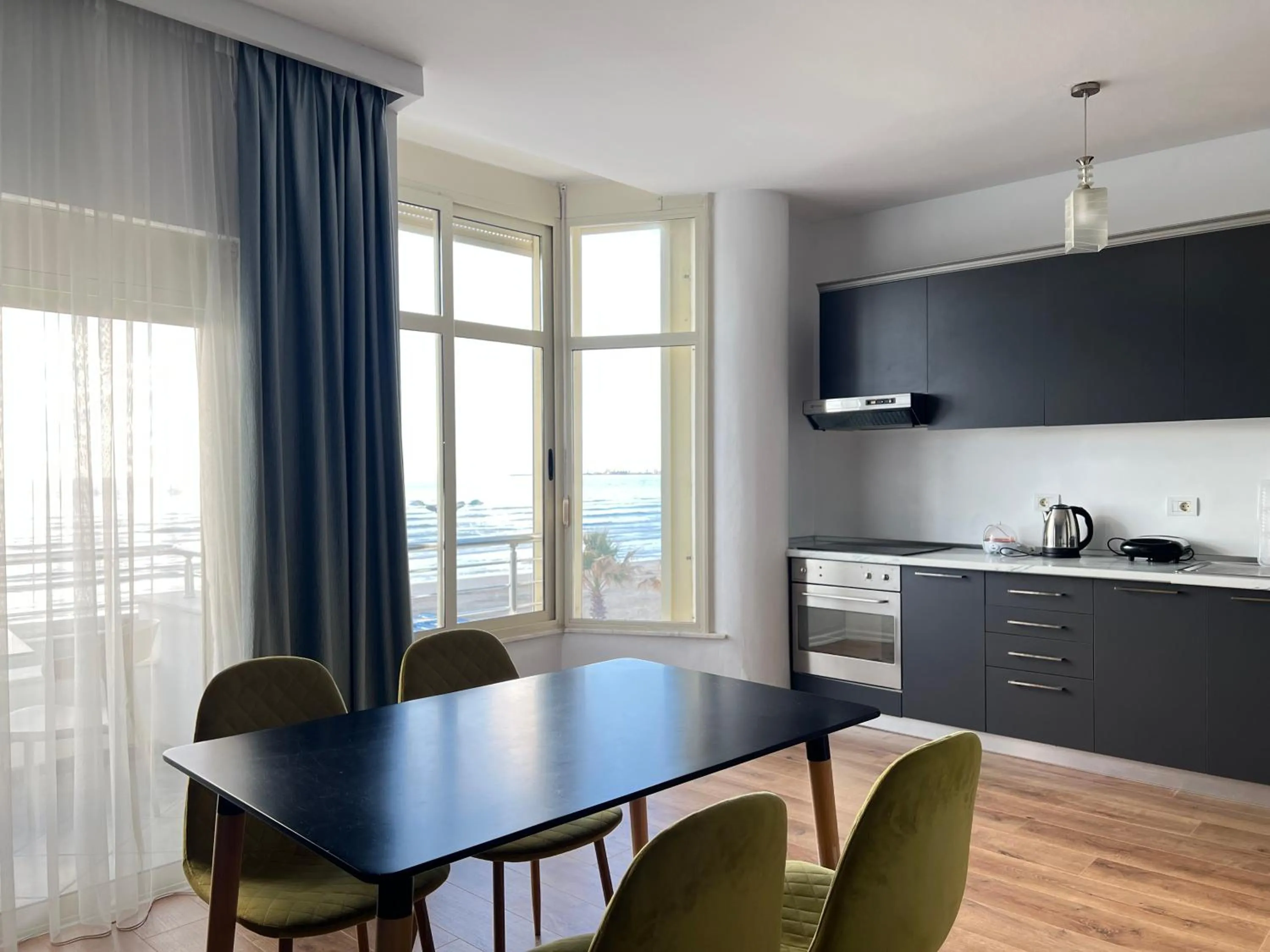 Living room in Wave Beachfront Apartments