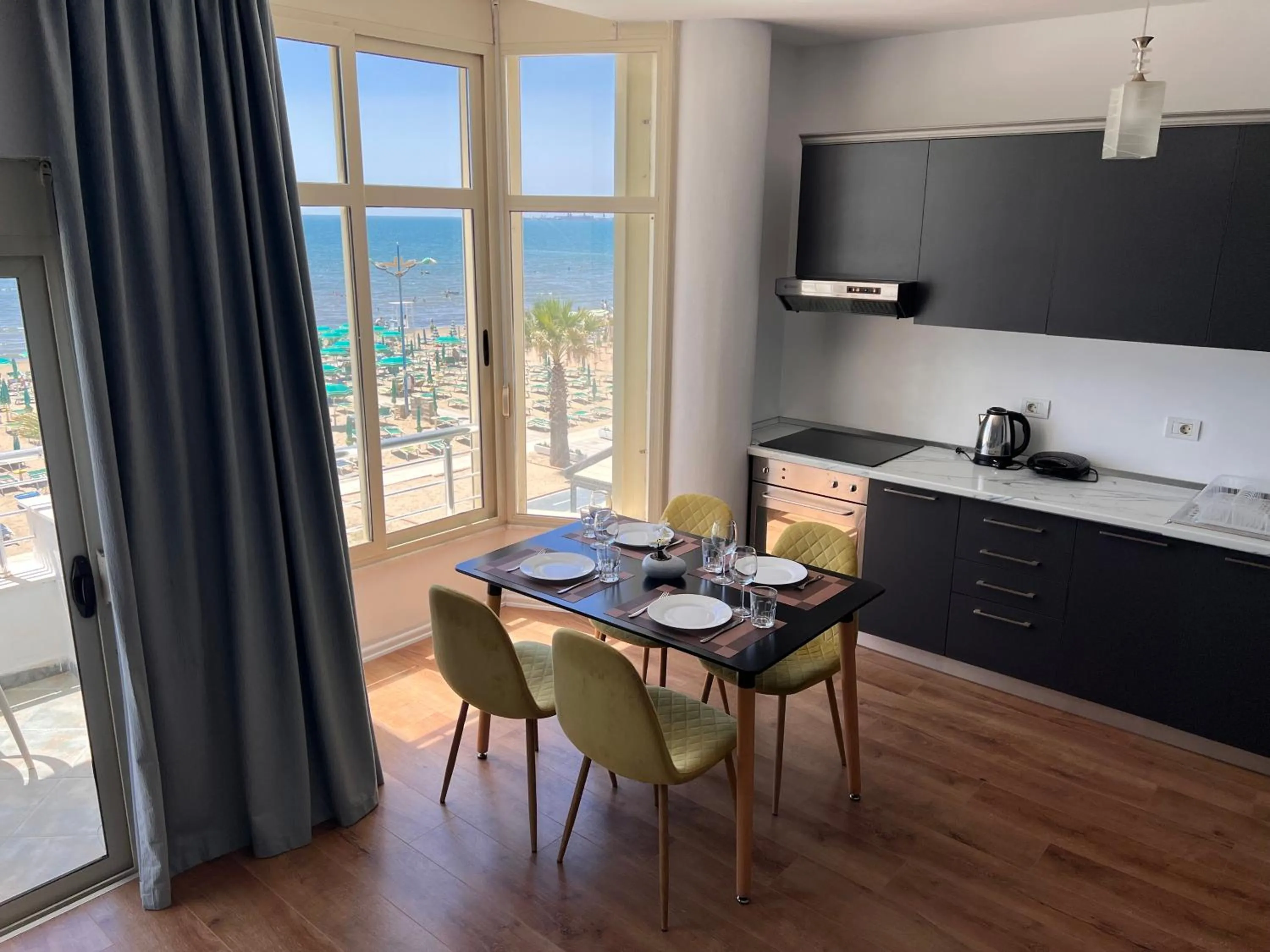 Kitchen or kitchenette in Wave Beachfront Apartments