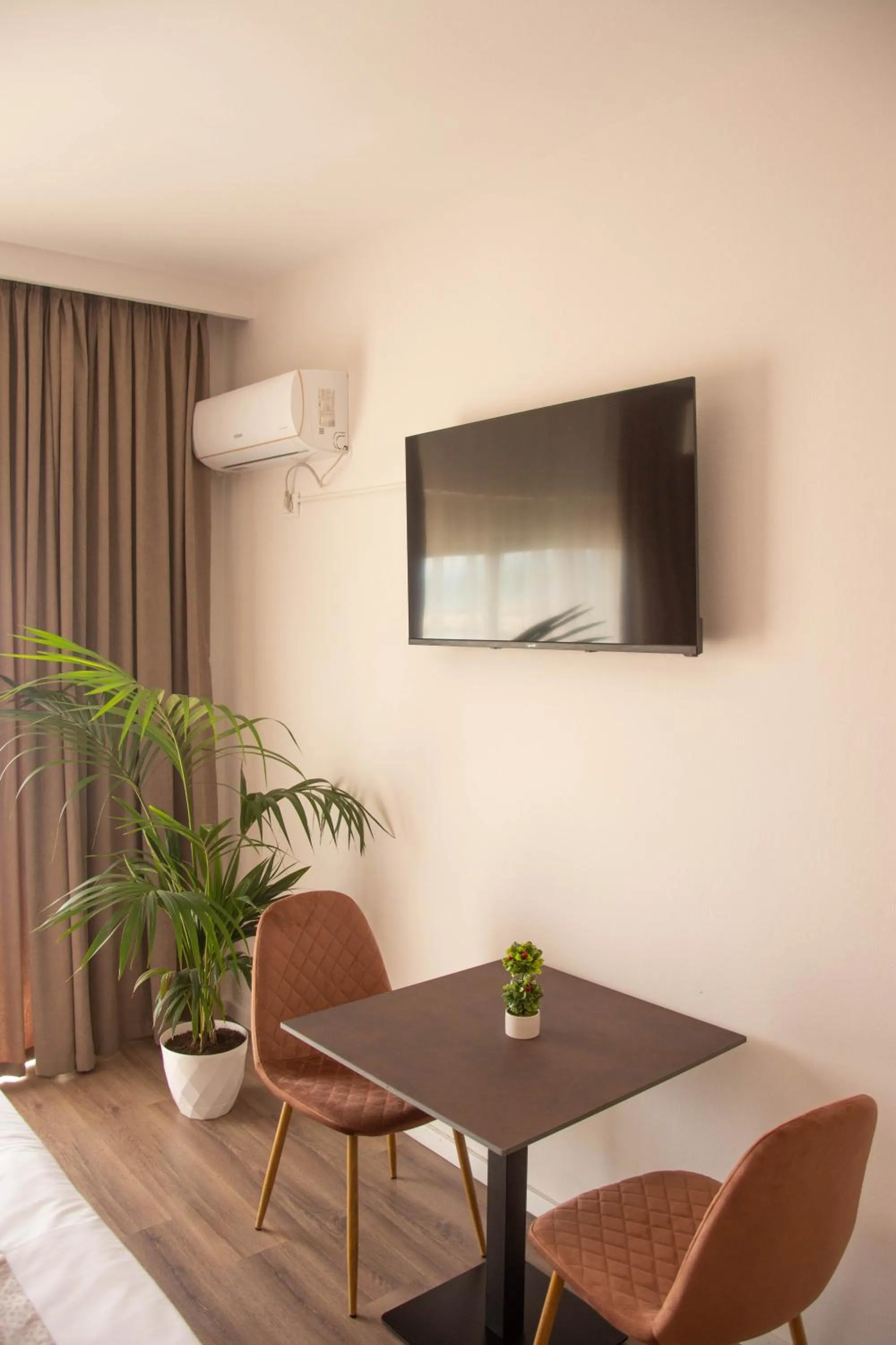 Communal lounge/ TV room in Wave Beachfront Apartments