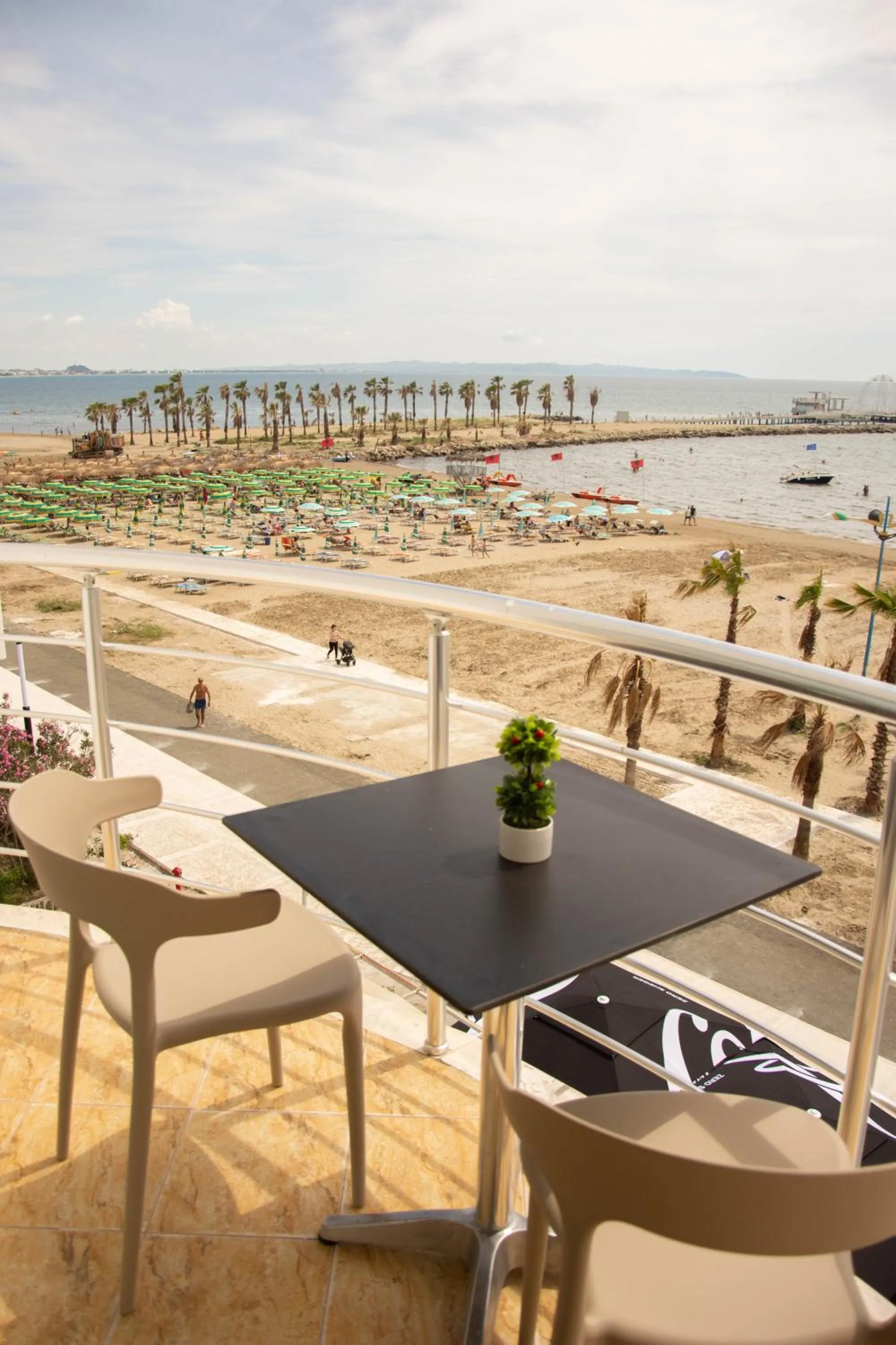 Day in Wave Beachfront Apartments