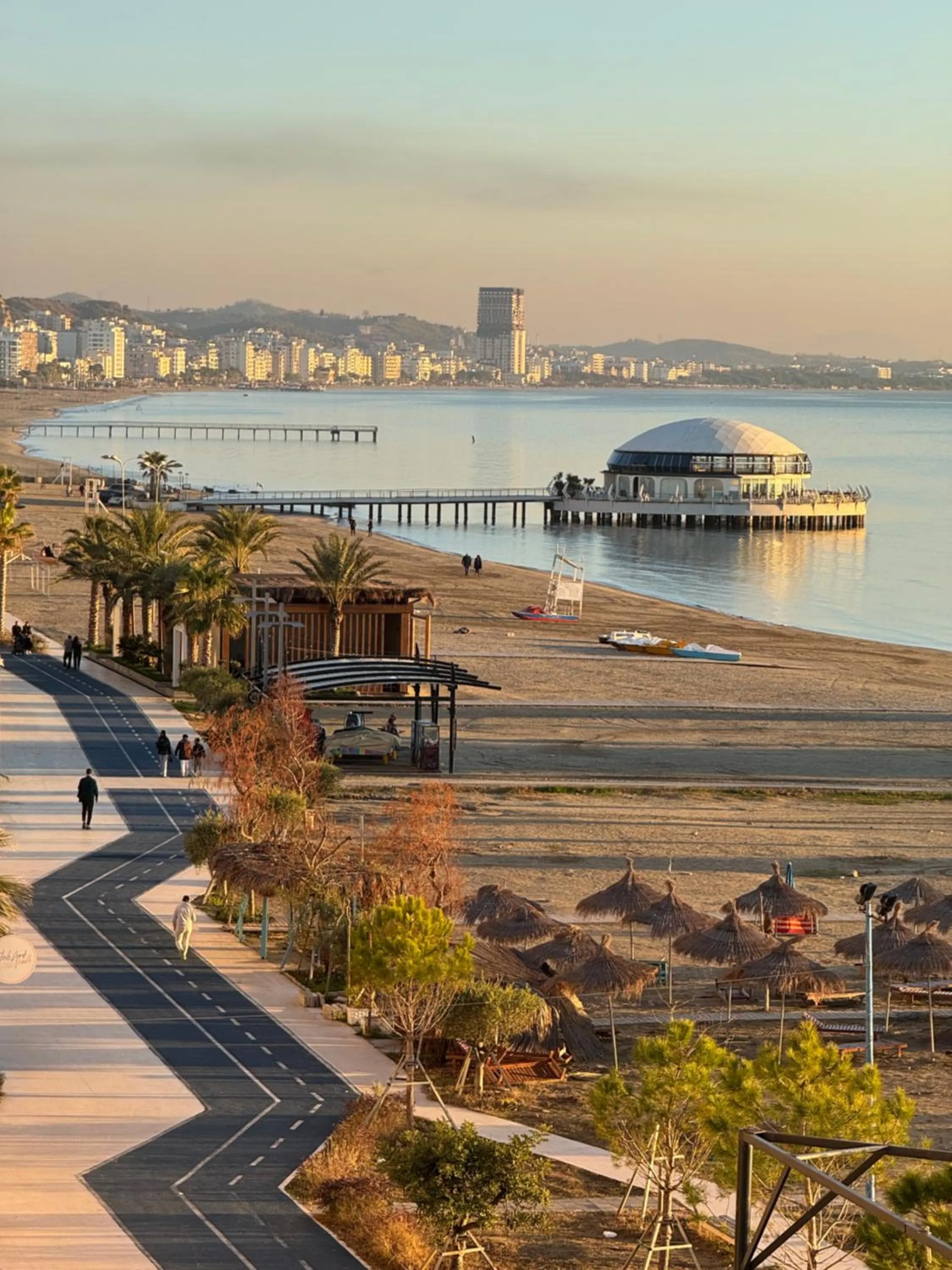 Day in Wave Beachfront Apartments