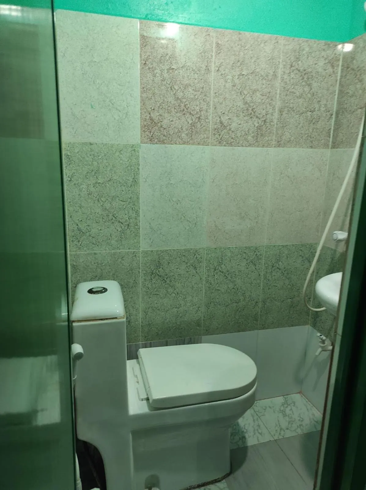 Bathroom in faTuur Inn