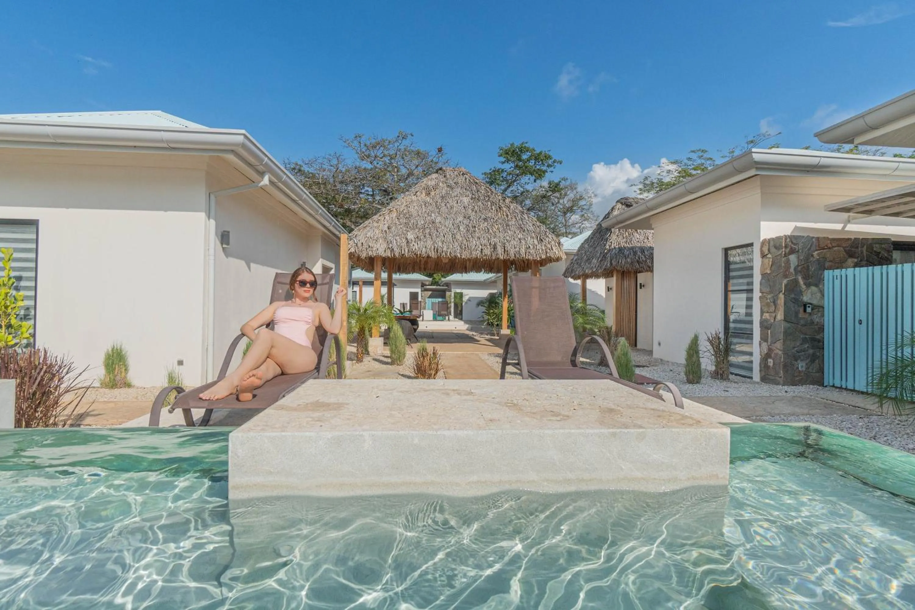 People in Villas VR Beachwalk Avellanas