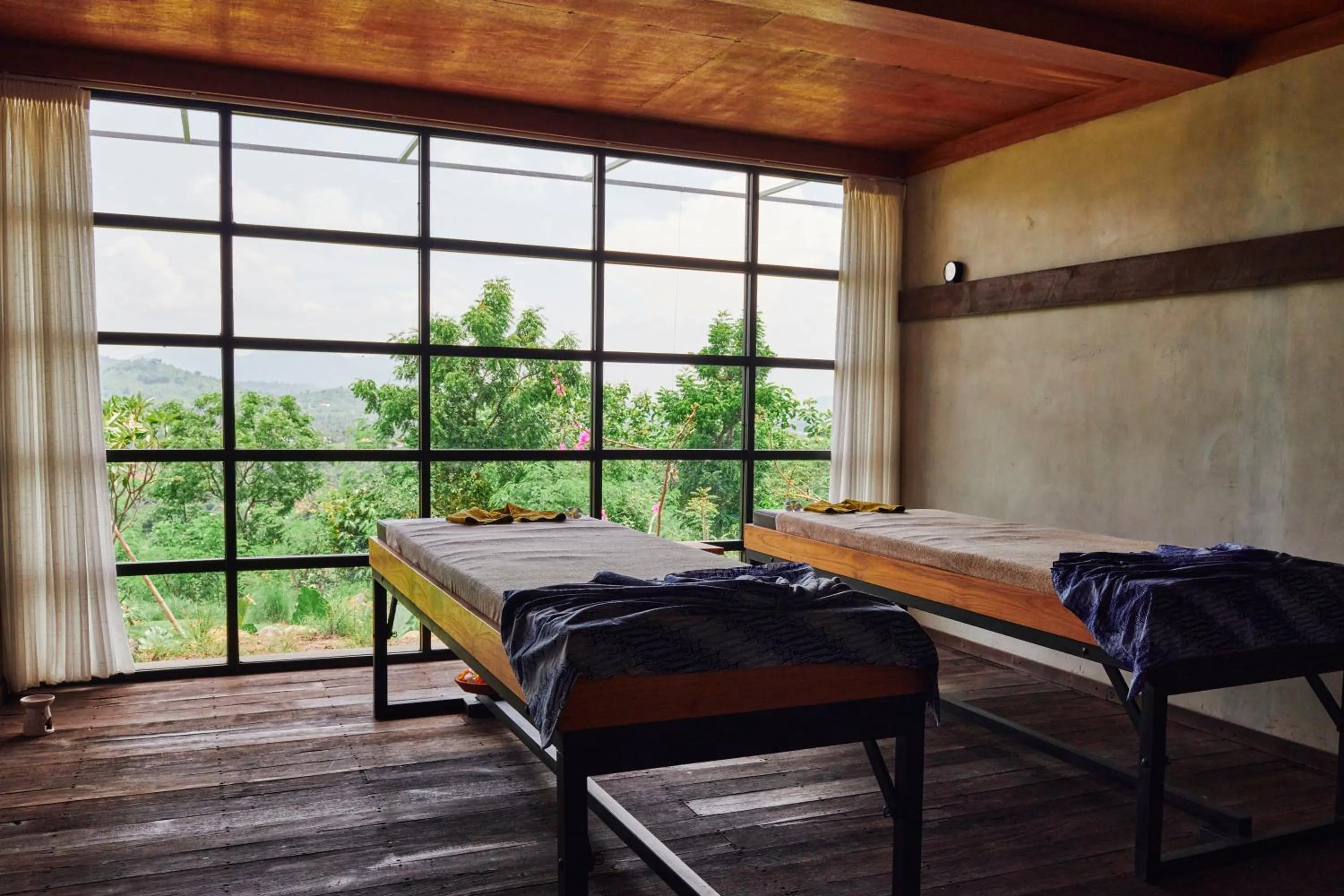 Massage in Mangroove Bay Boutique Hostel