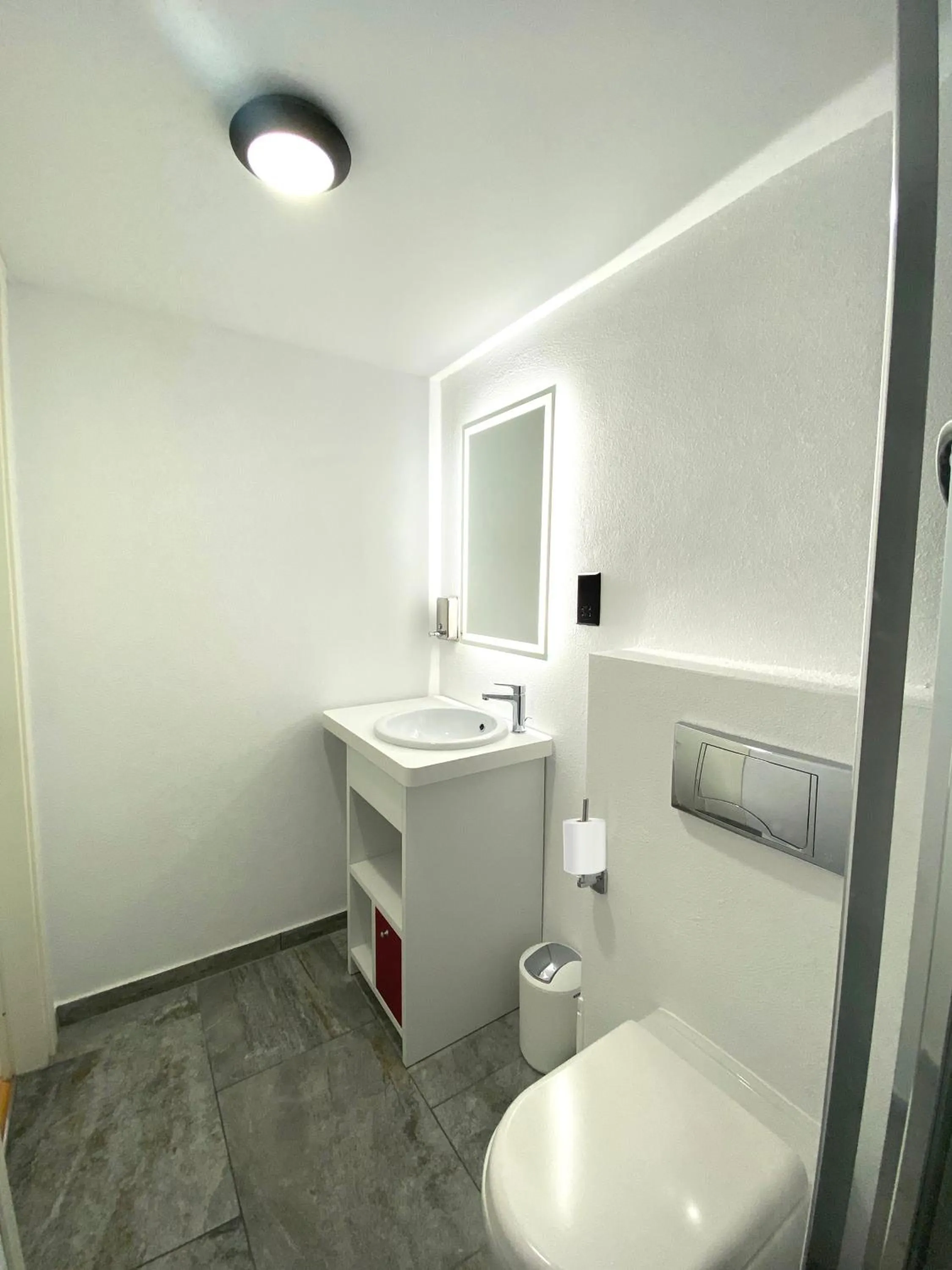 Toilet in Citizen Suites