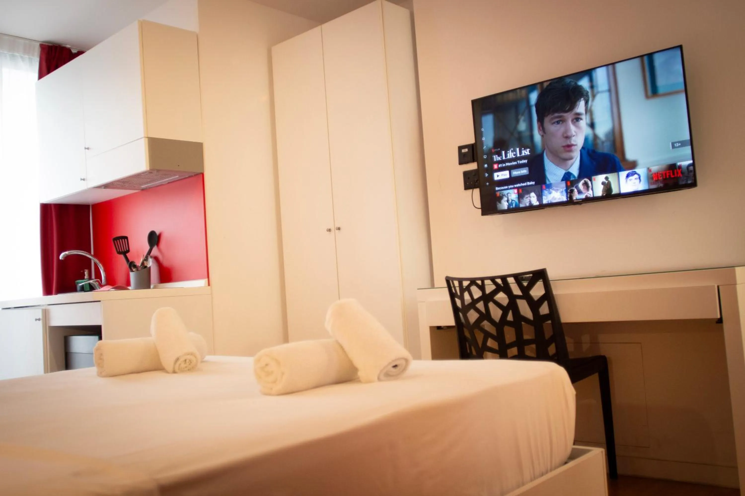 Living room, Bed in Citizen Suites