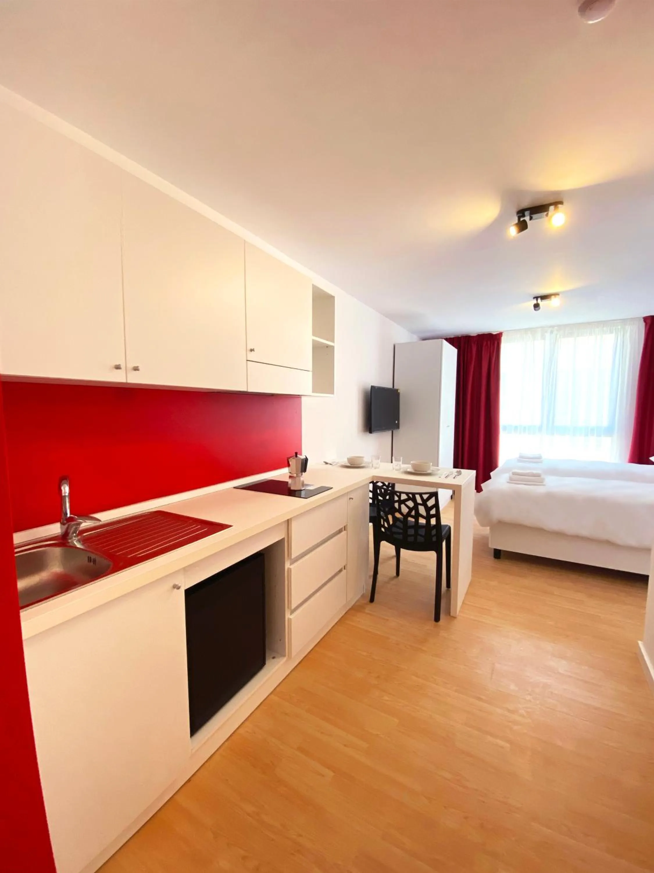 kitchen, Bed in Citizen Suites