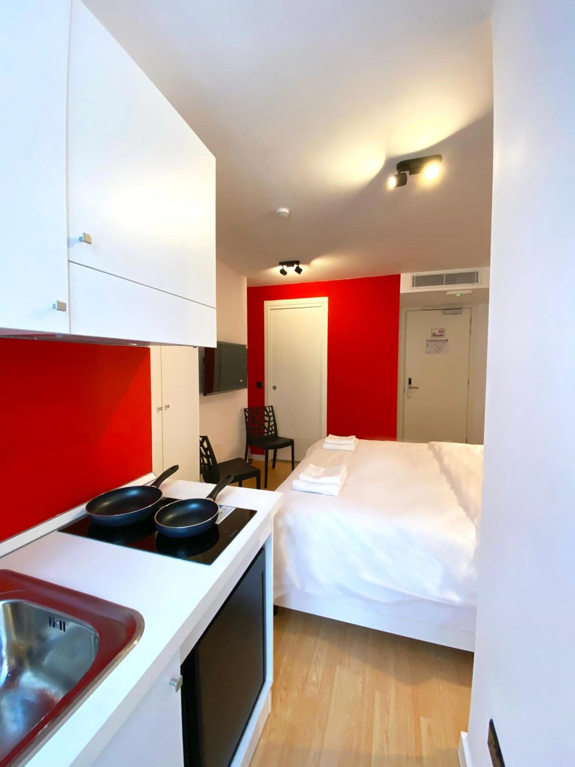 Bedroom, Bed in Citizen Suites