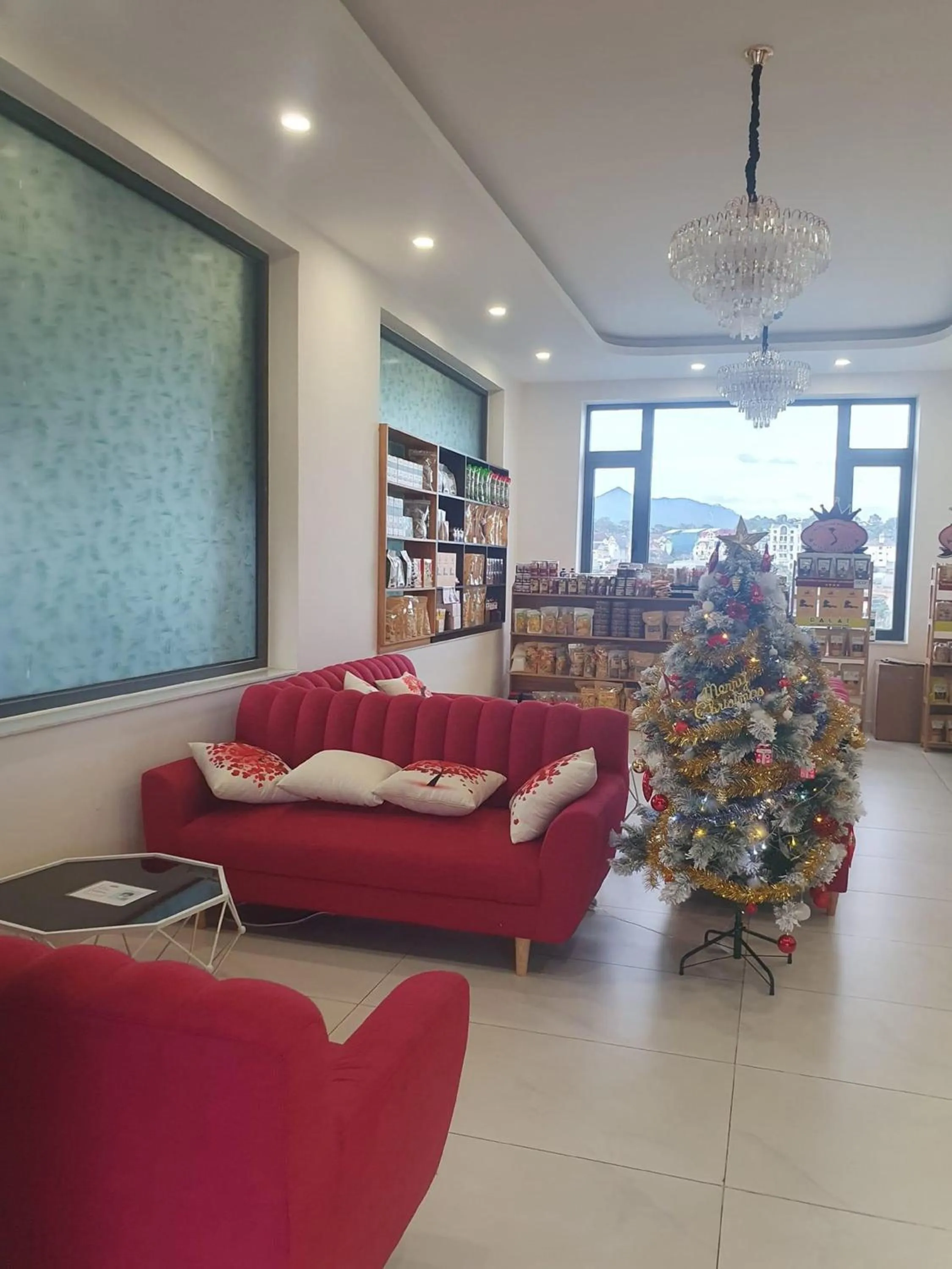 Communal lounge/ TV room in Thung Lũng Xanh TQK Hotel