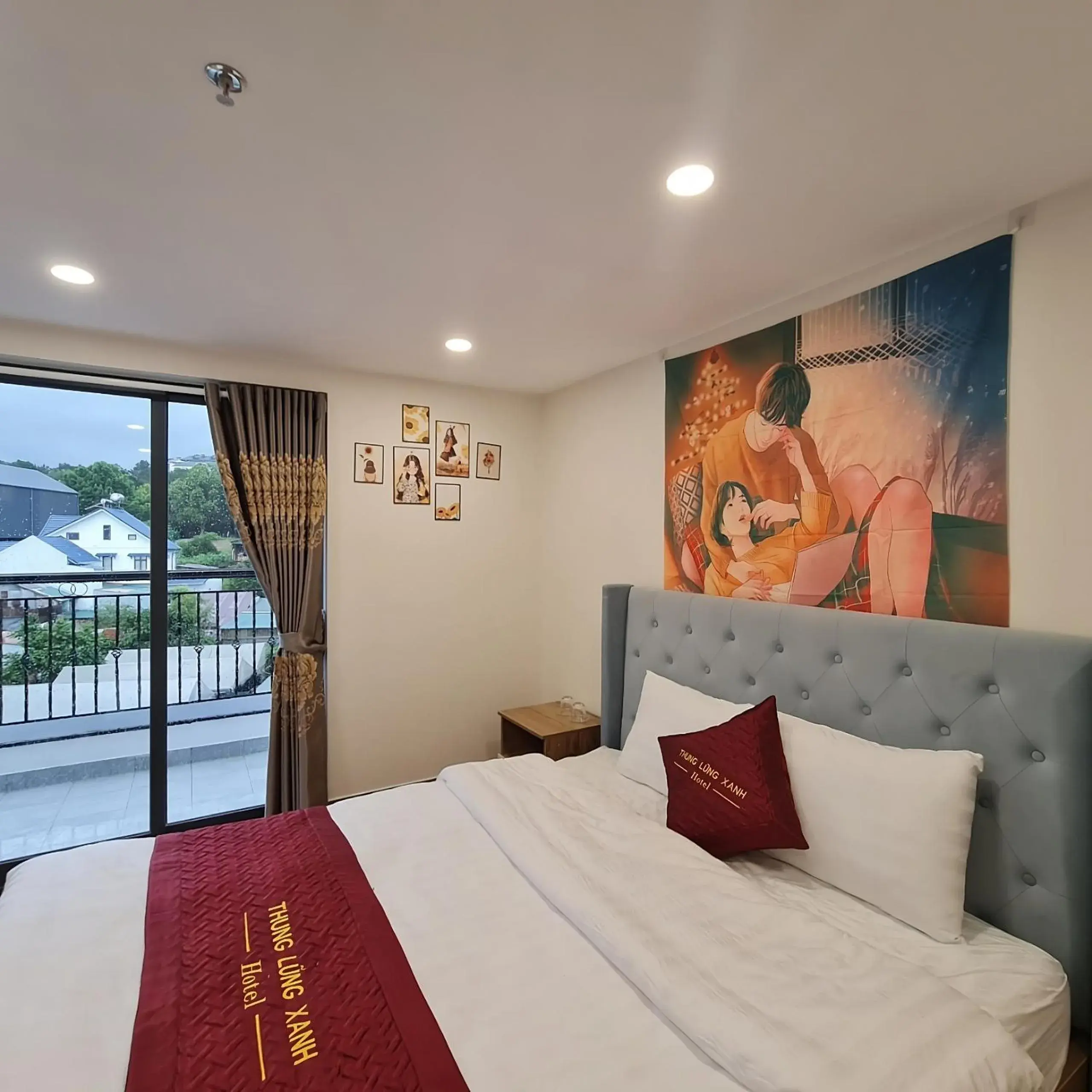 Deluxe Double Room with Balcony in Thung Lũng Xanh TQK Hotel Deluxe Double Room with Balcony in Thung Lũng Xanh TQK Hotel