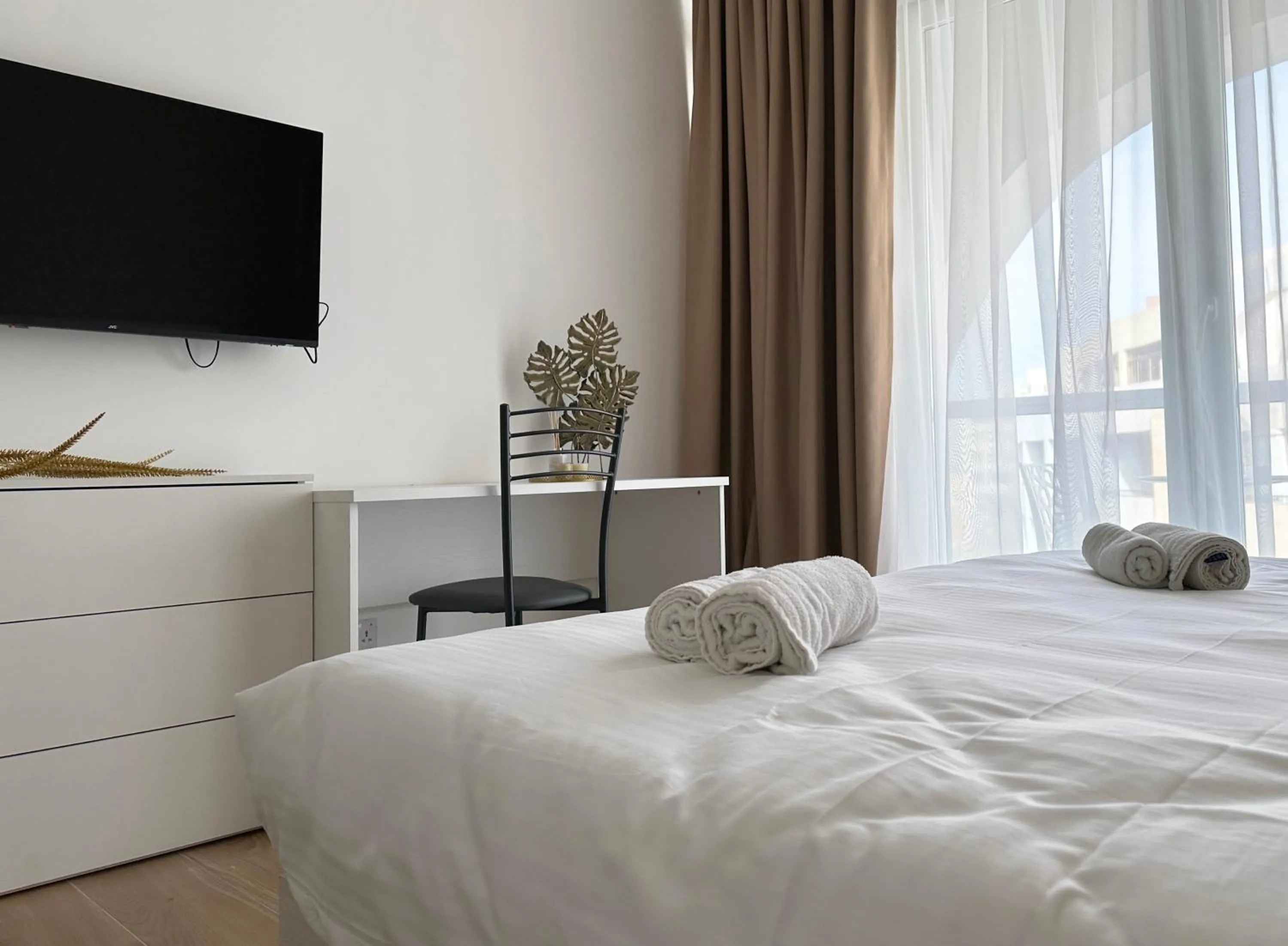 TV and multimedia, Bed in Miami Apartments