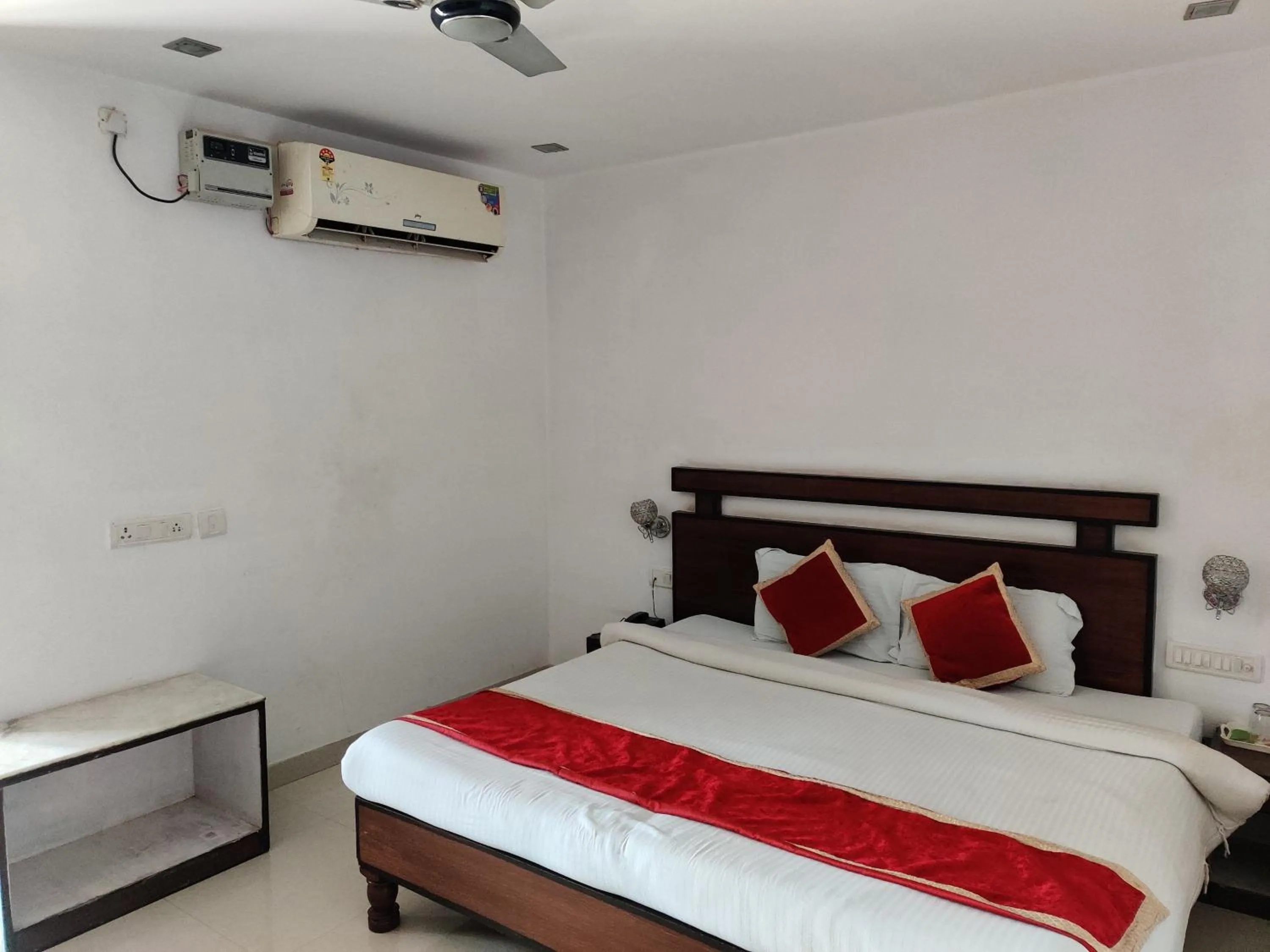 Photo of the whole room, Bed in Euro Star Inn