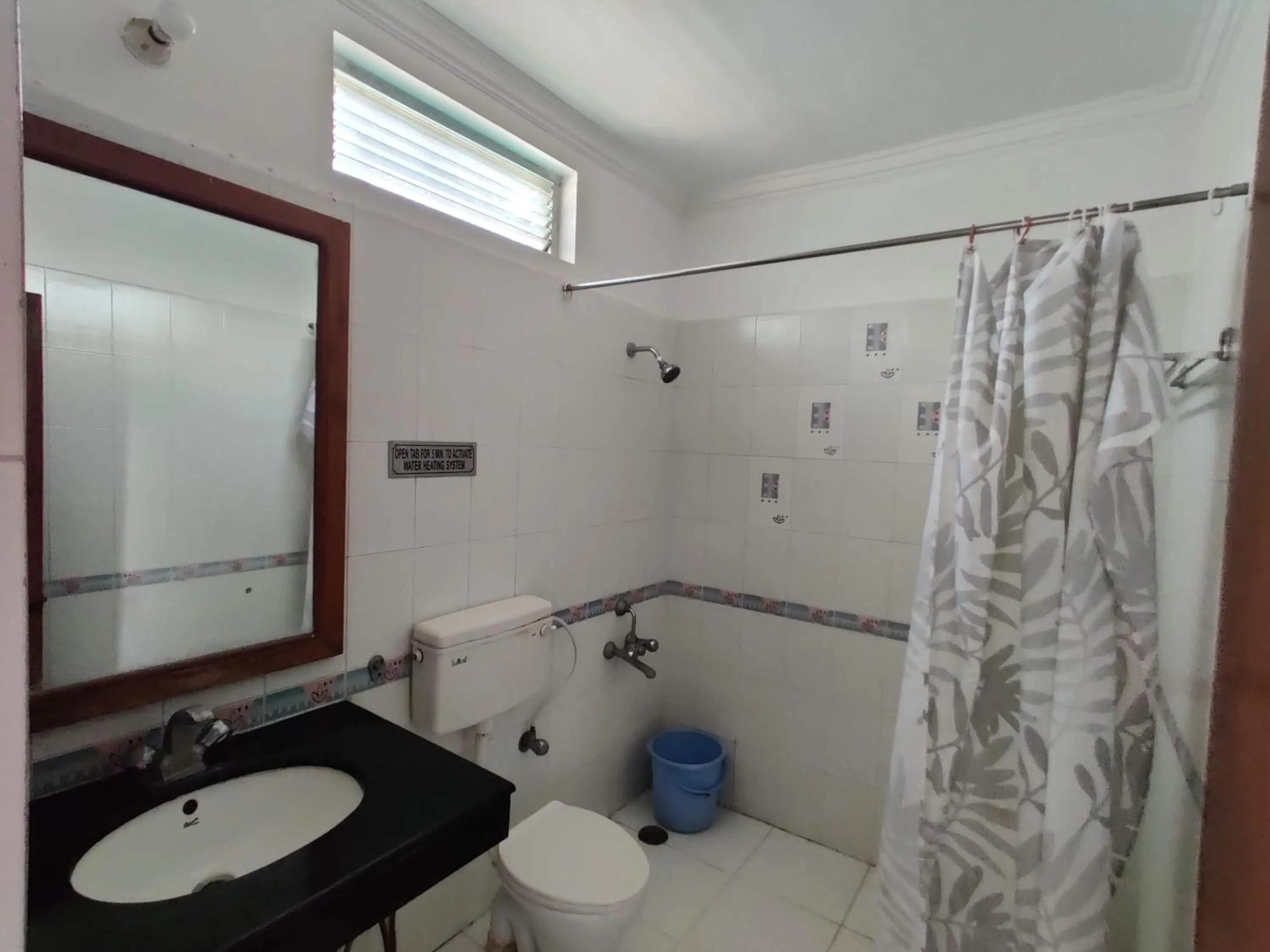 Toilet in Euro Star Inn