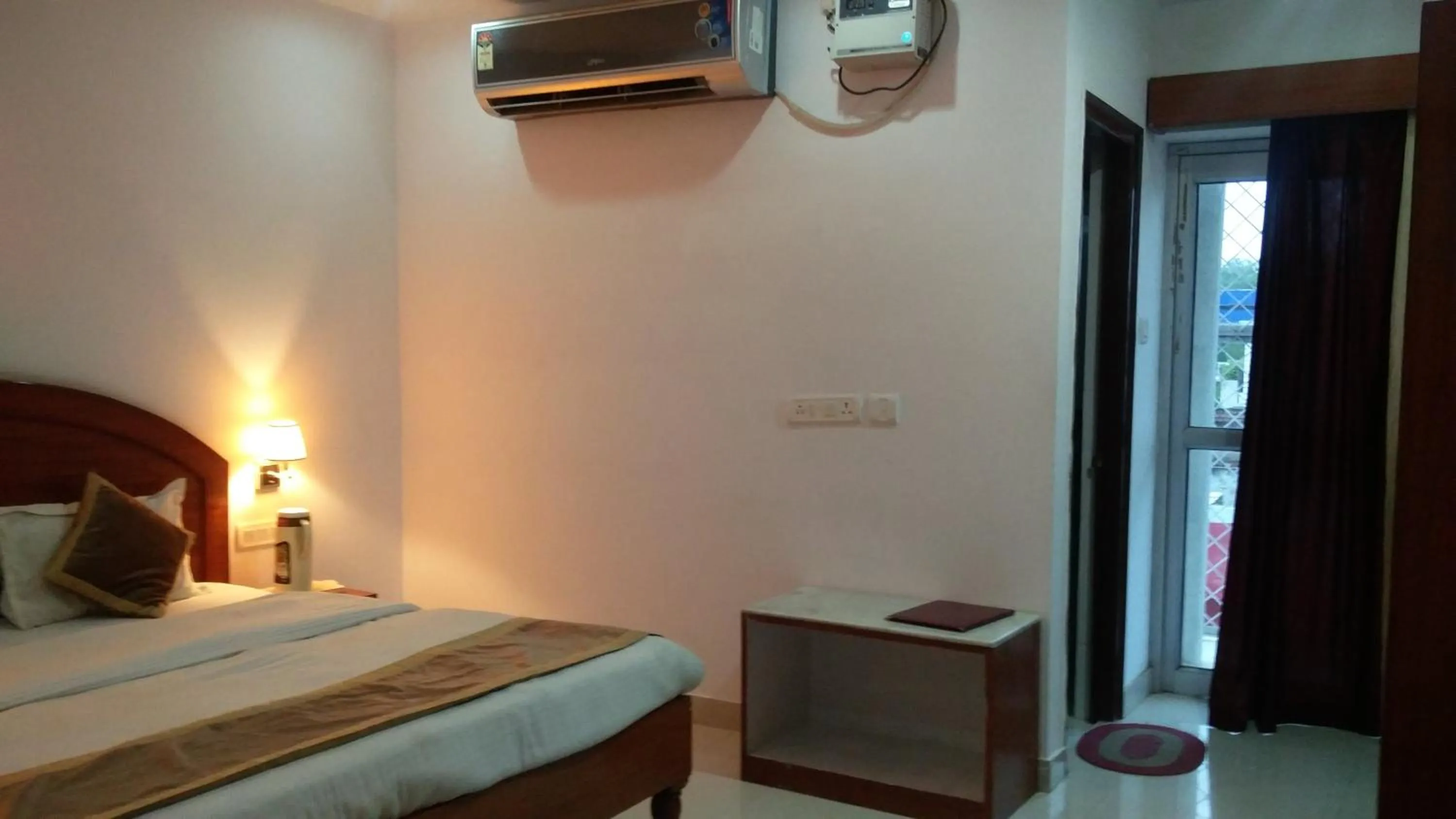 Bedroom, Bed in Euro Star Inn