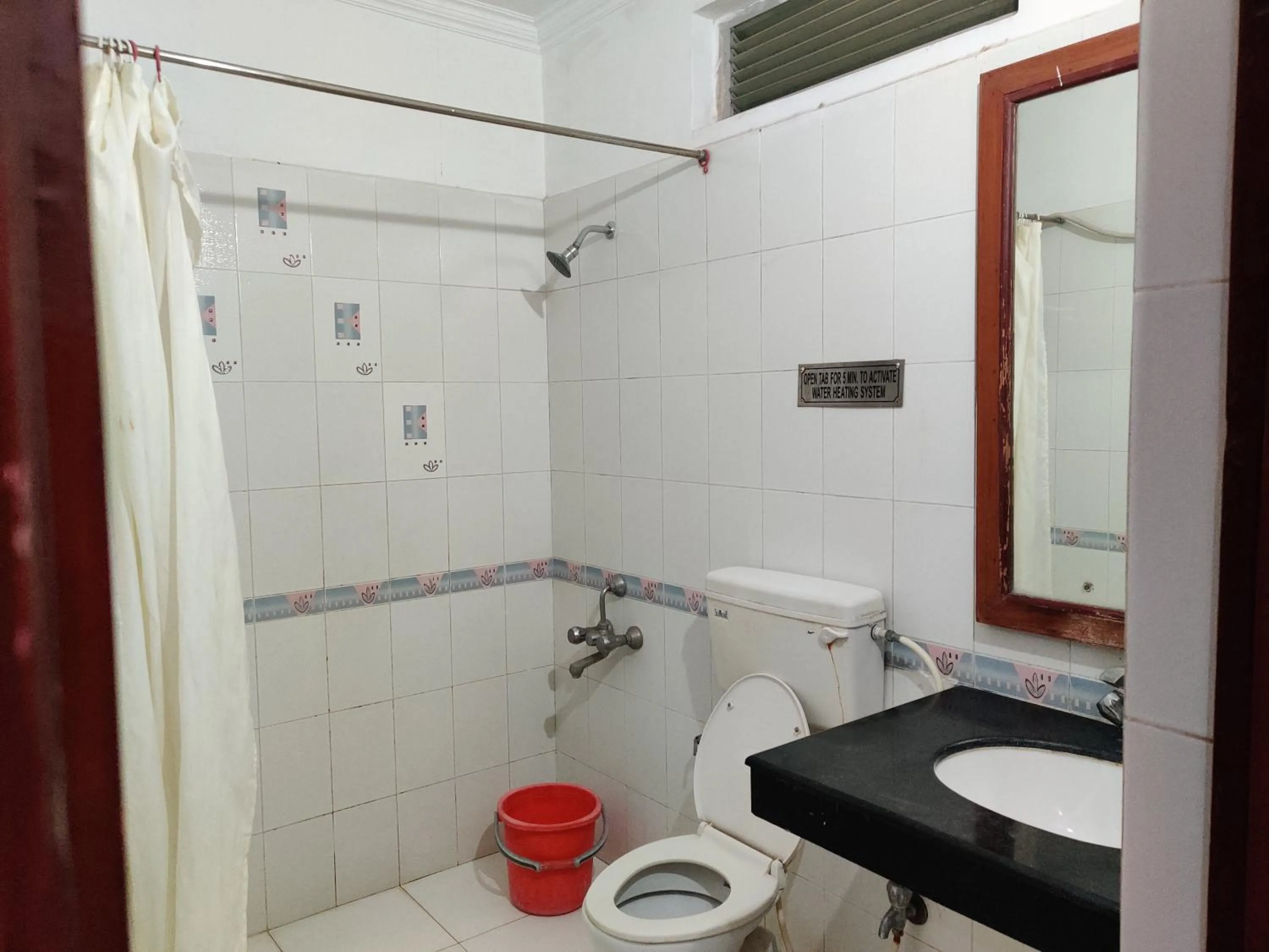 Shower in Euro Star Inn