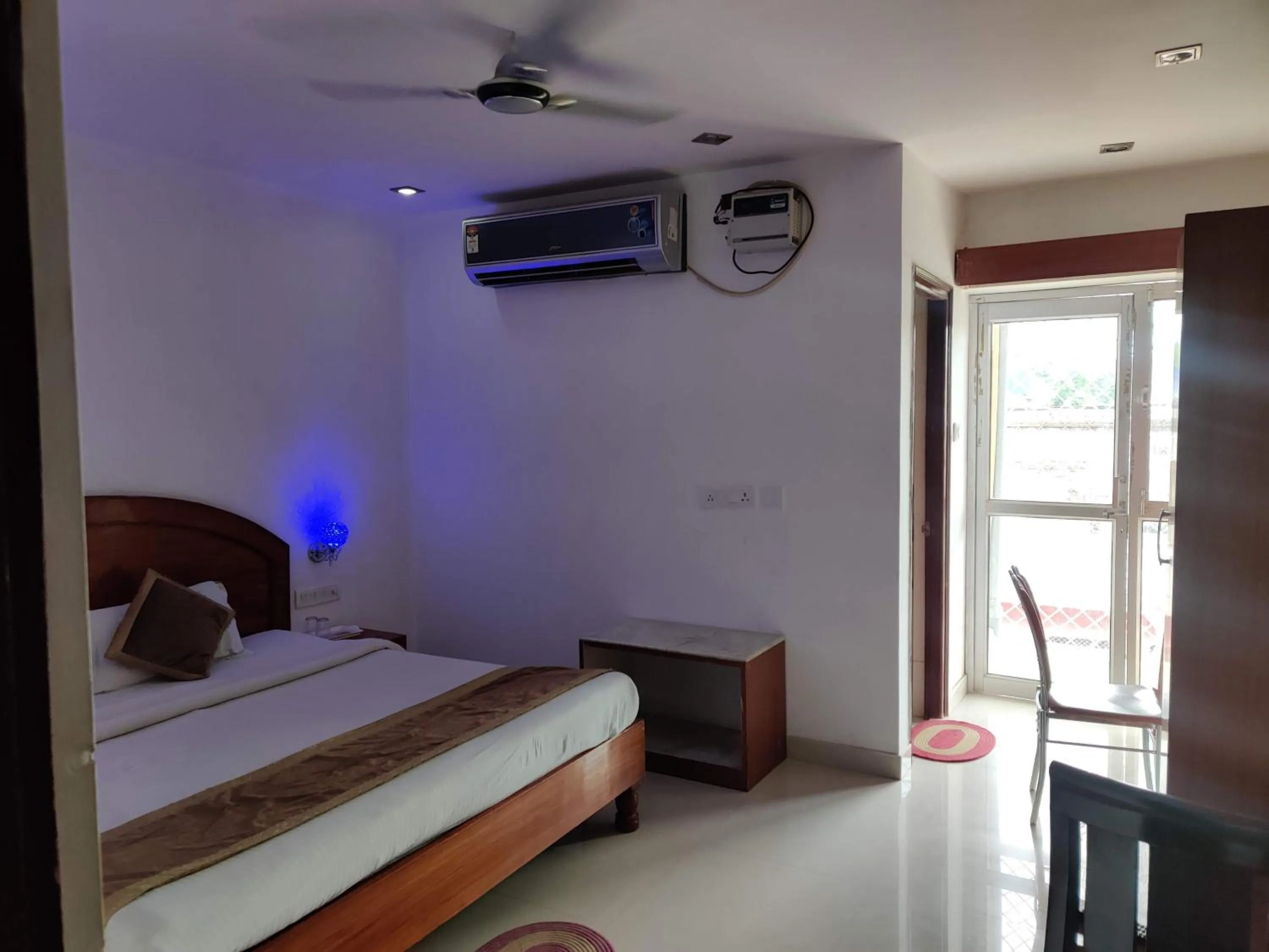 Photo of the whole room, Bed in Euro Star Inn