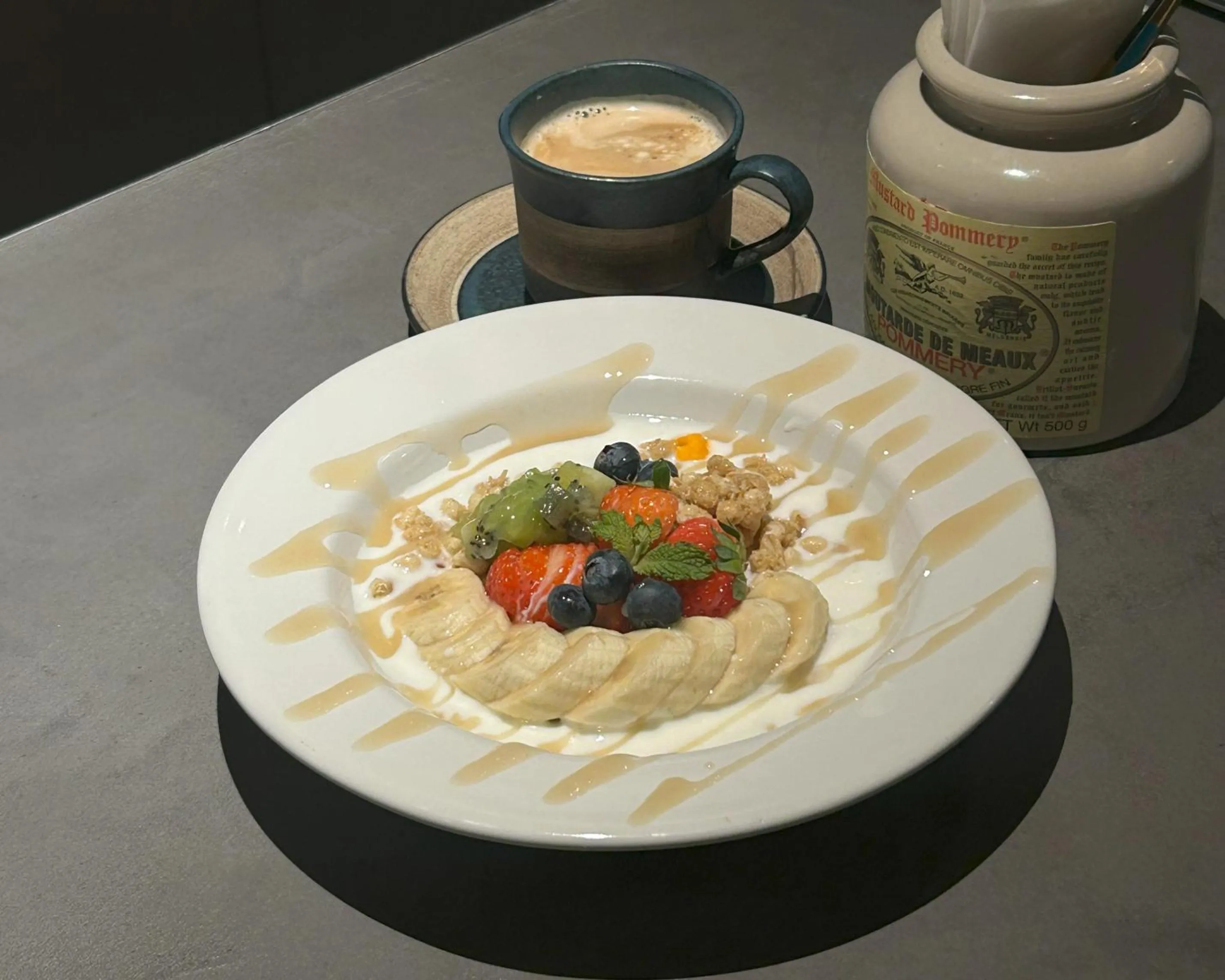 Restaurant/places to eat in R Hotel Namba South