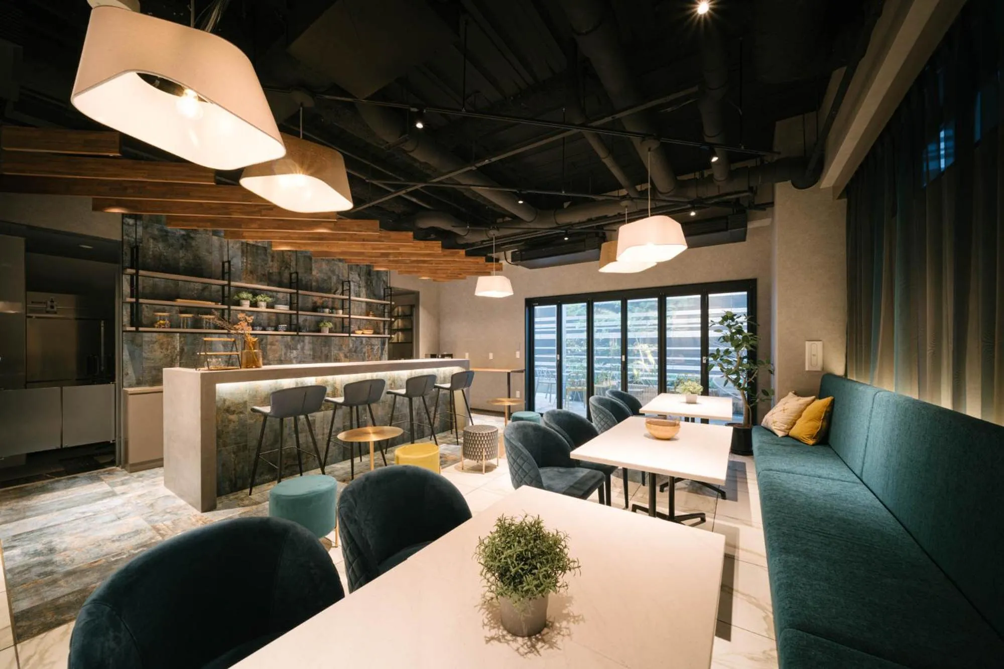 Restaurant/places to eat in R Hotel Namba South