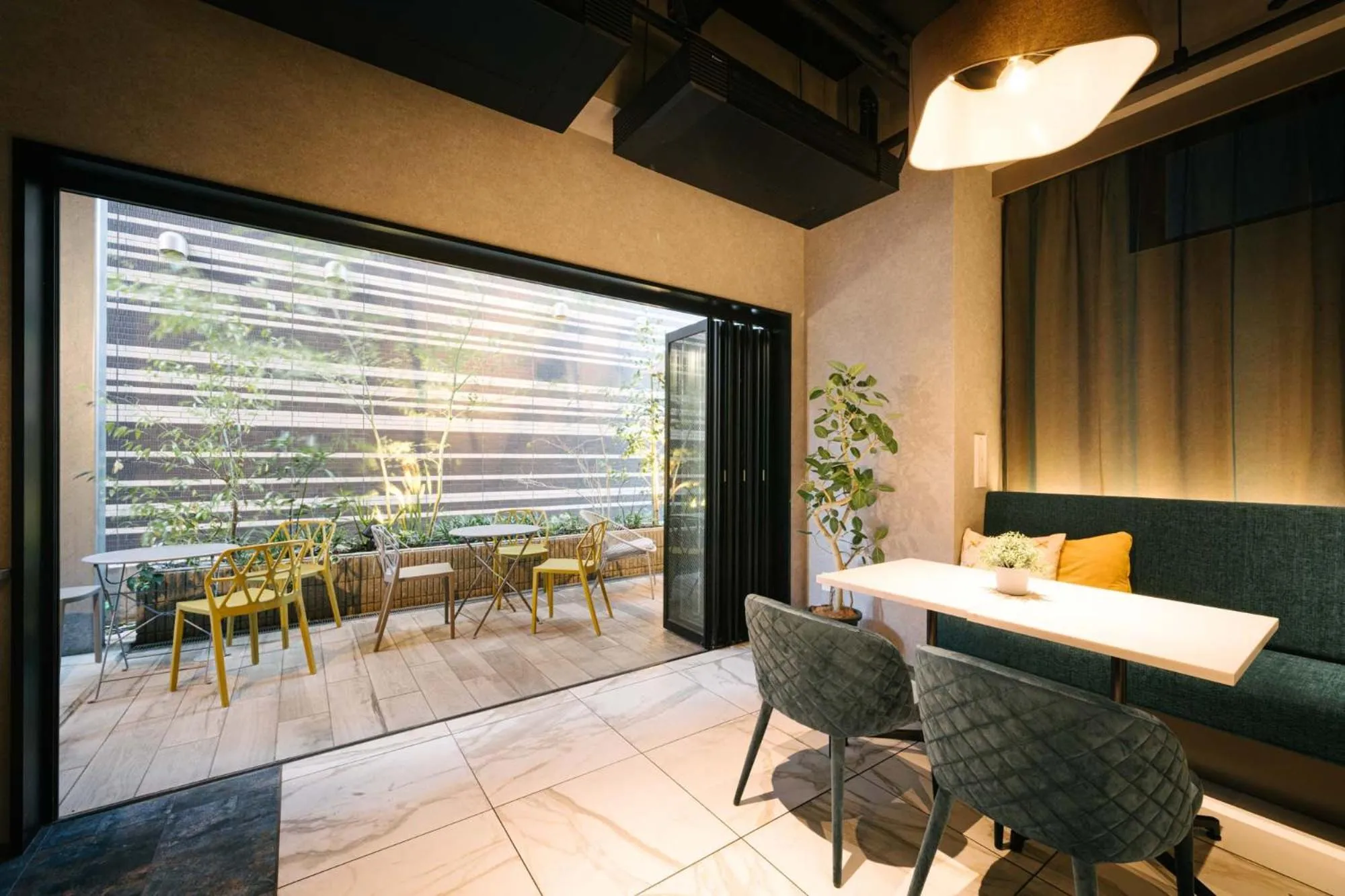 Restaurant/places to eat in R Hotel Namba South