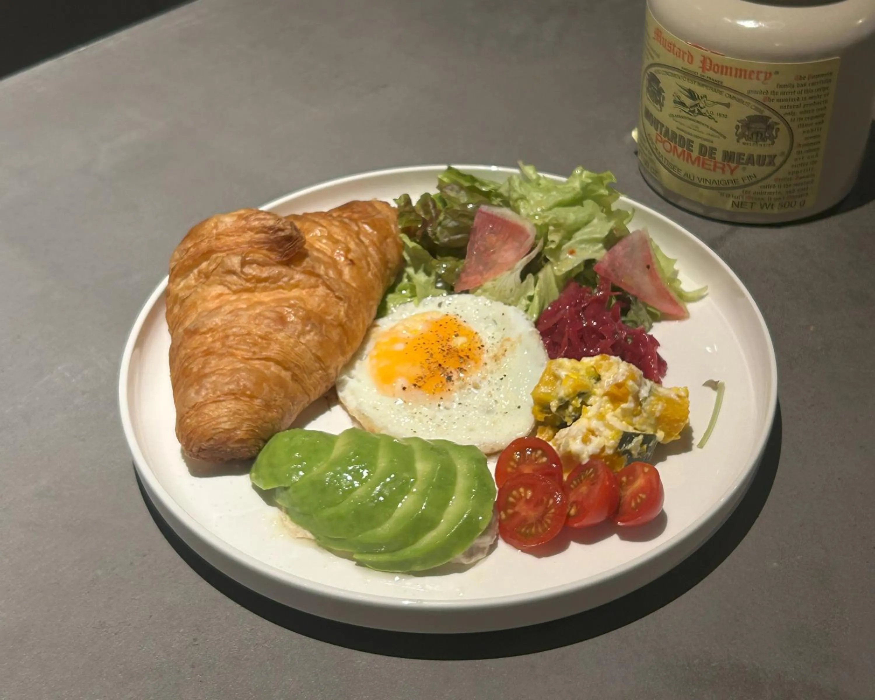 Restaurant/places to eat in R Hotel Namba South