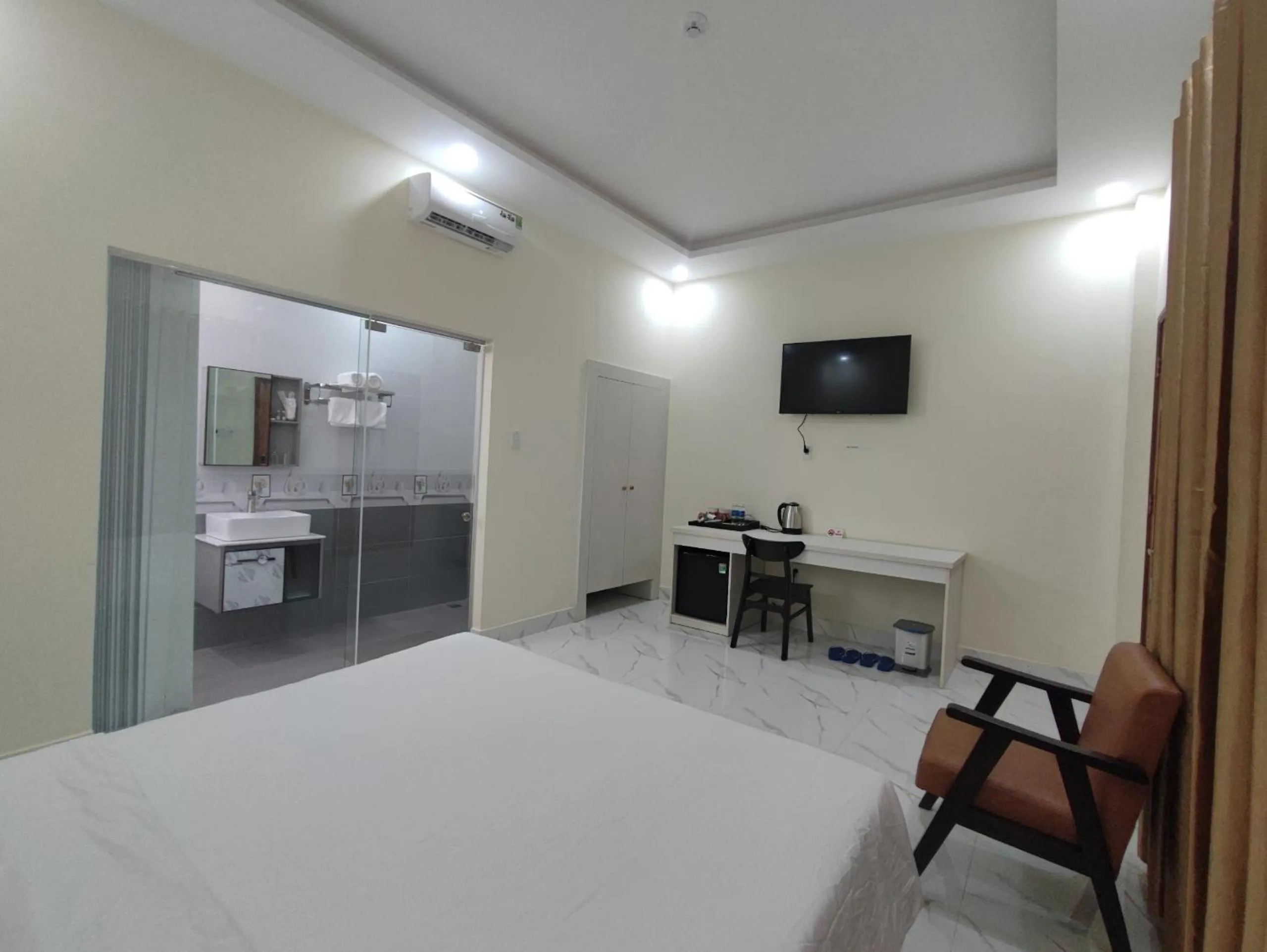 TV and multimedia, Bed in Hoàng Anh Côn Đảo Hotel