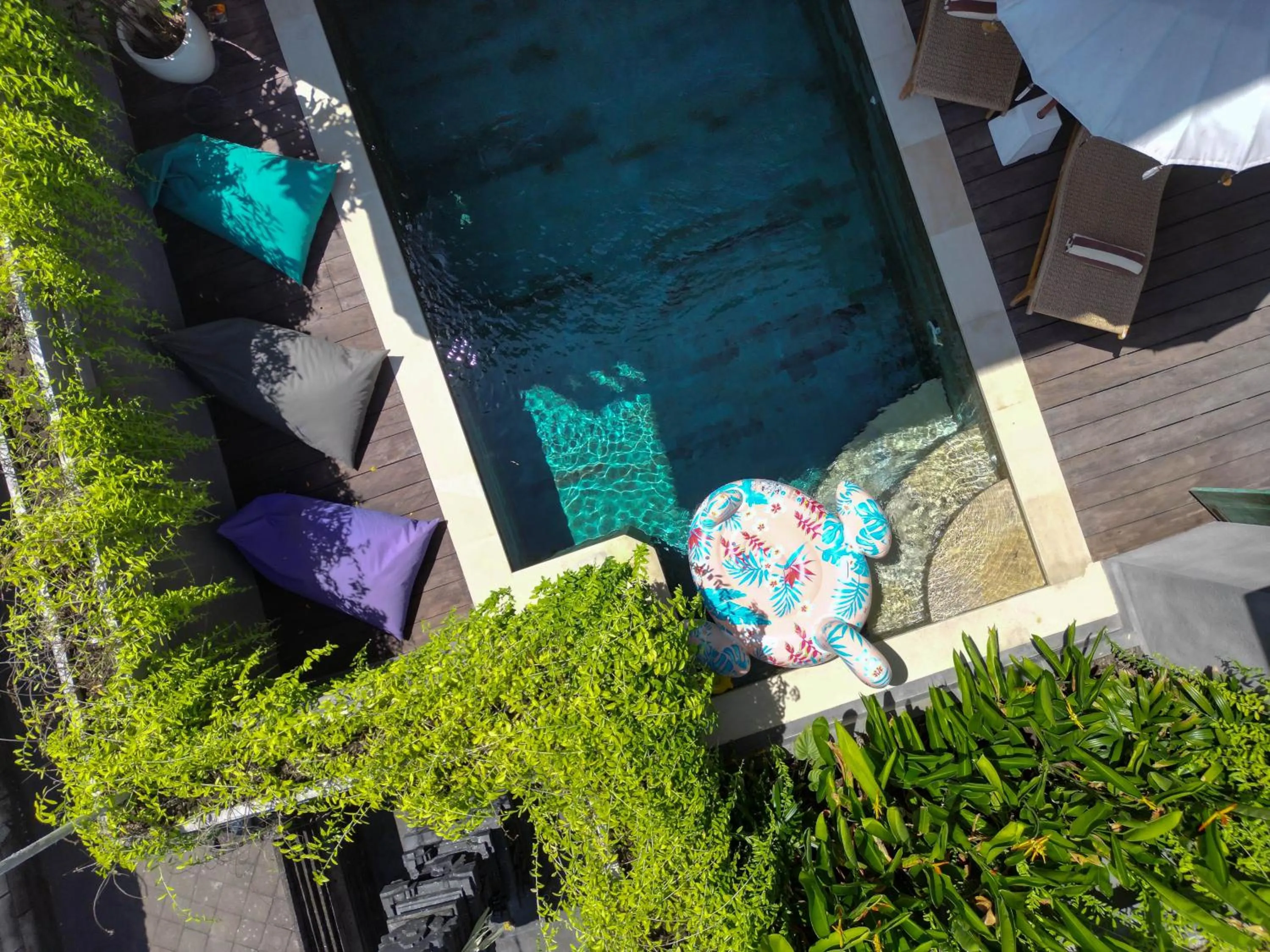 Day in Tropical Beach House Bali