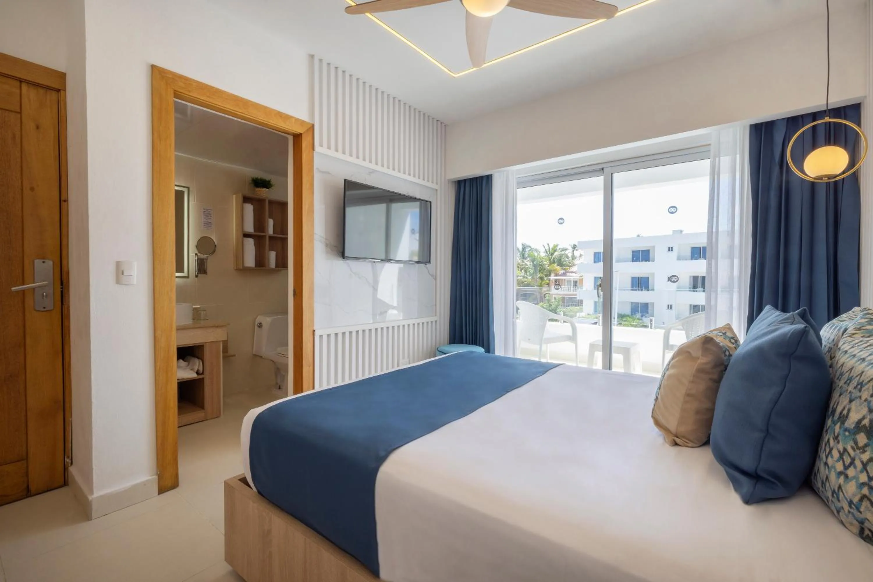 Bedroom, Bed in Hotel HM Bavaro Beach - Adults Only