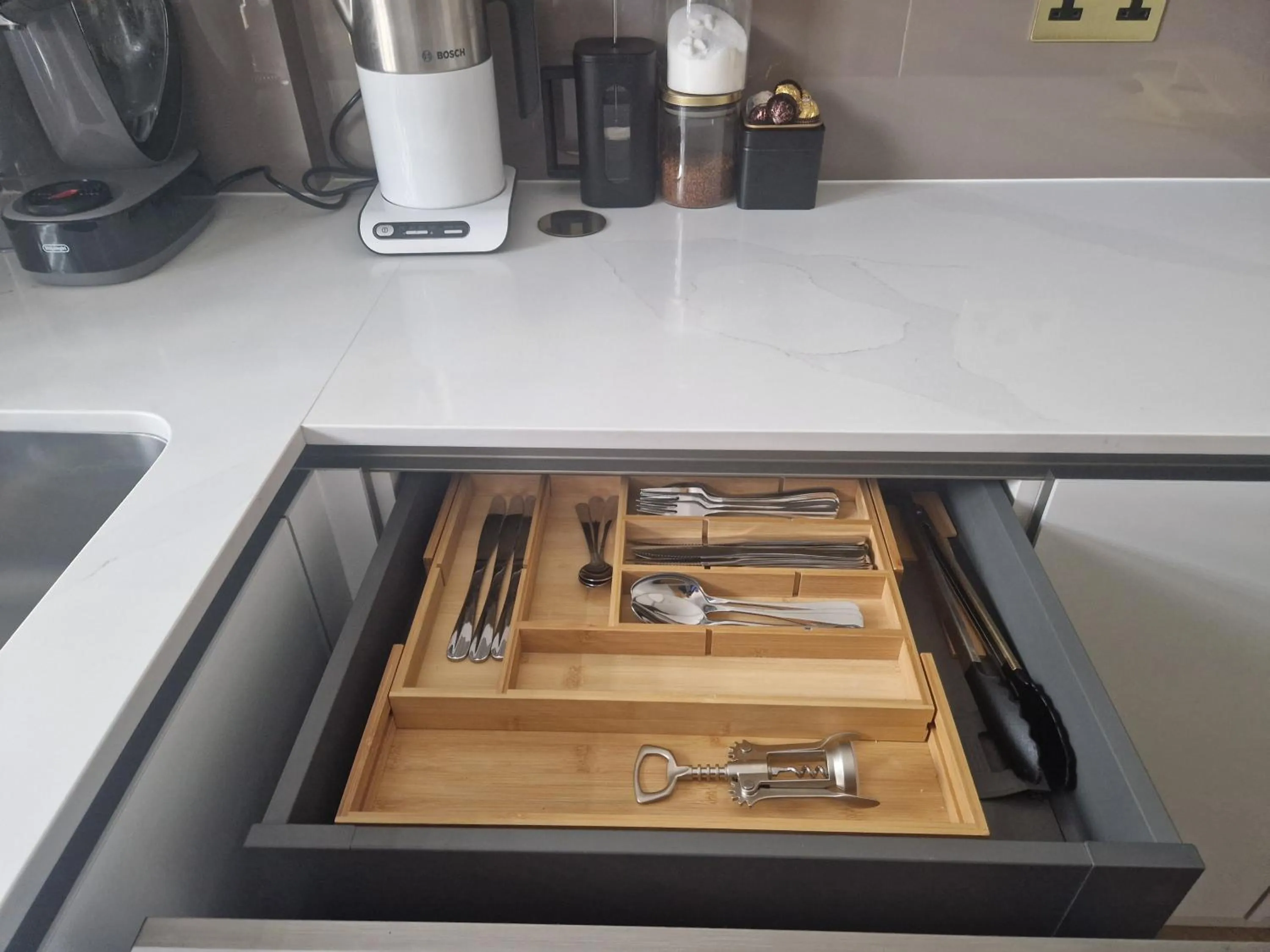 Kitchen or kitchenette in Charming 3-Bed House with 1 Parking space